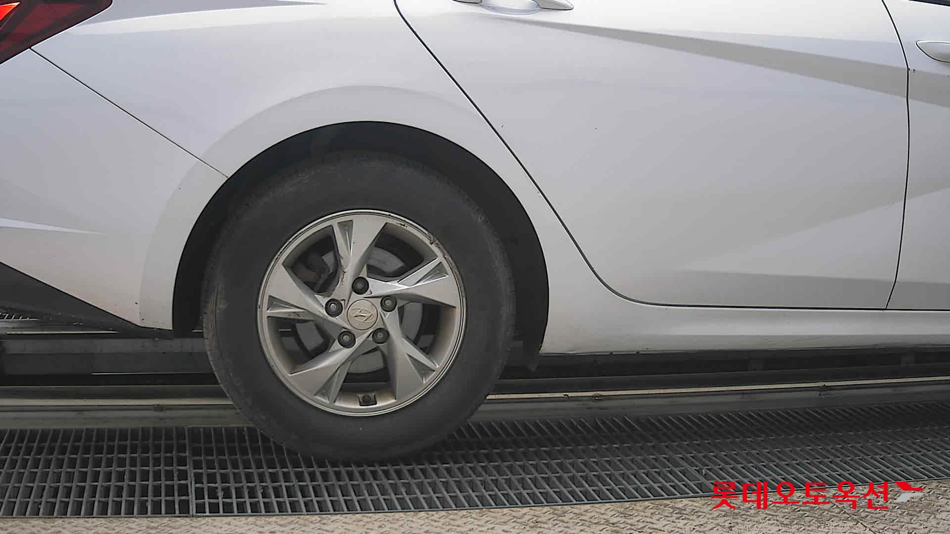 Hyundai Elantra 2021 - Image 28