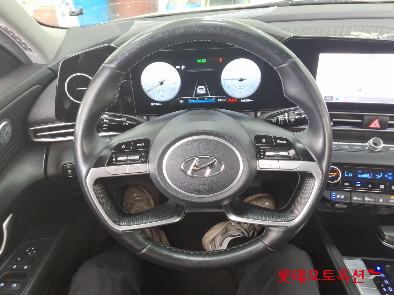 Hyundai Elantra 2021 - Image 30