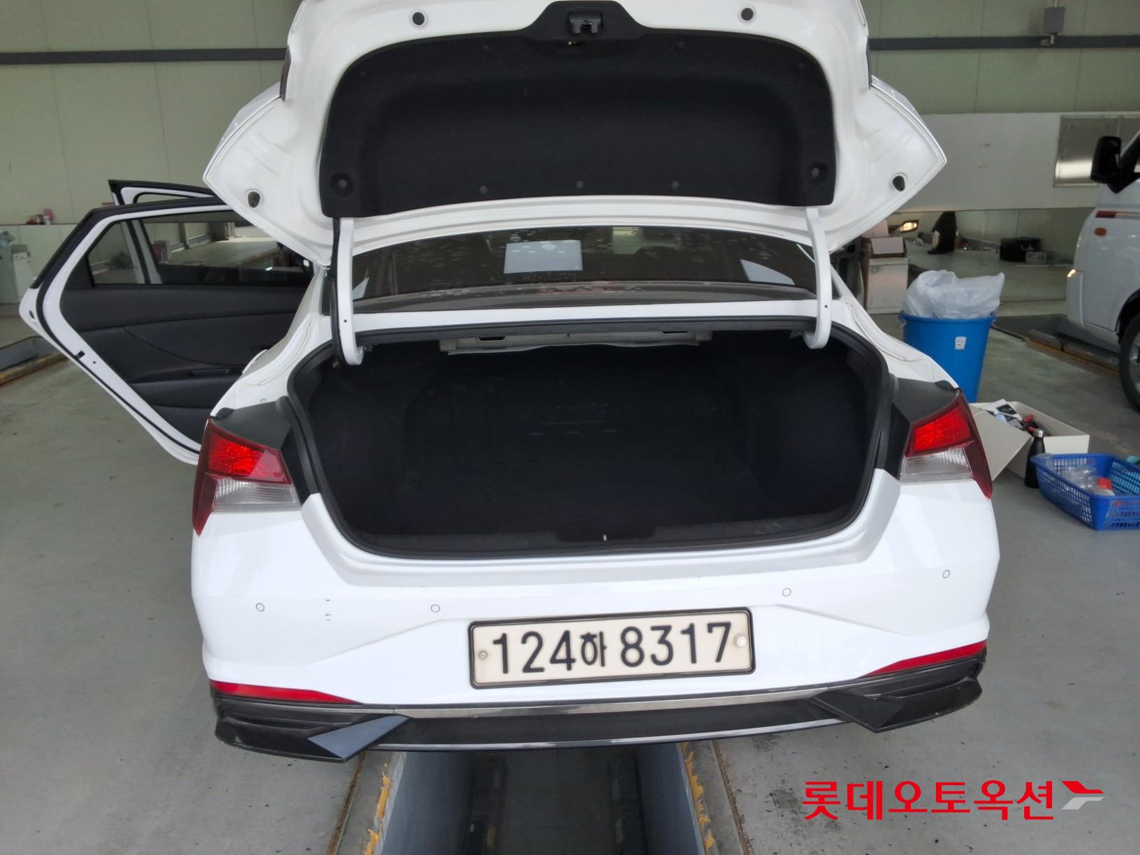 Hyundai Elantra 2021 - Image 9