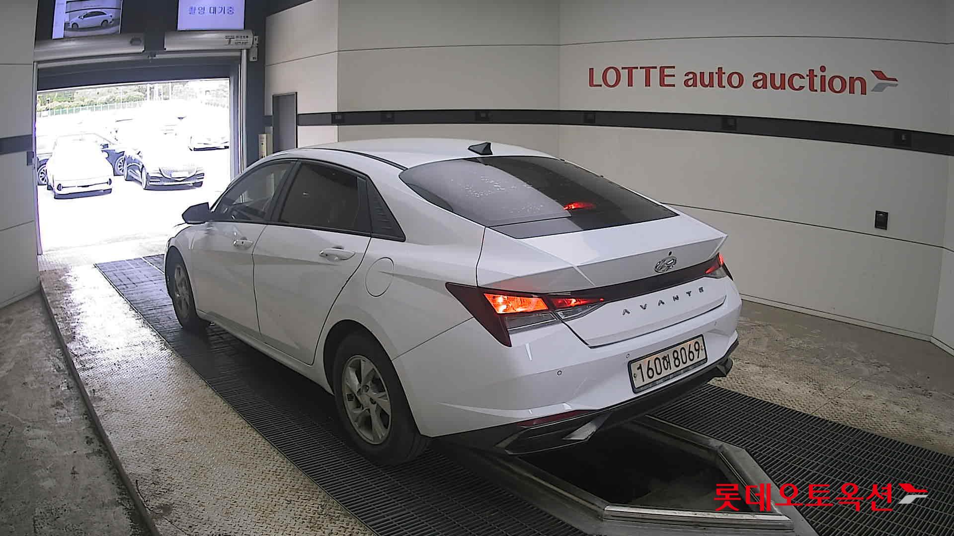 Hyundai Elantra 2021 - Image 4