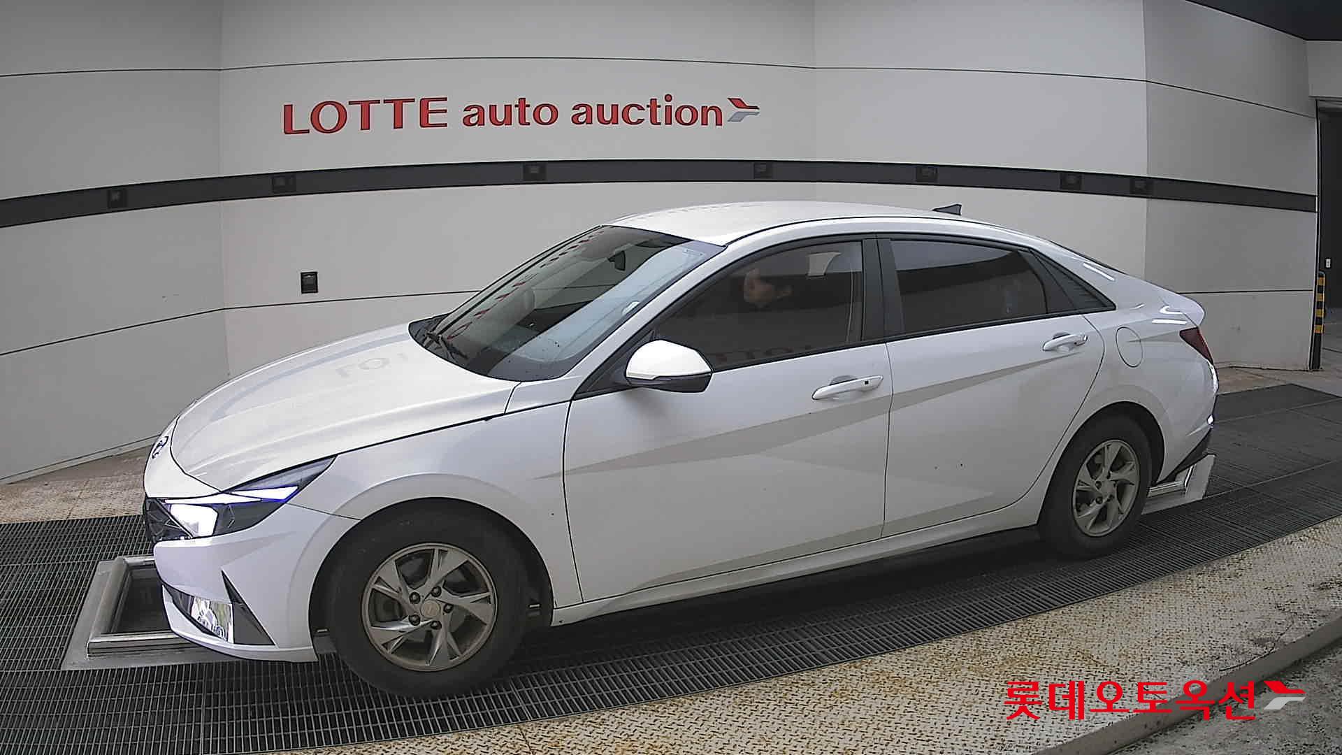 Hyundai Elantra 2021 - Image 12