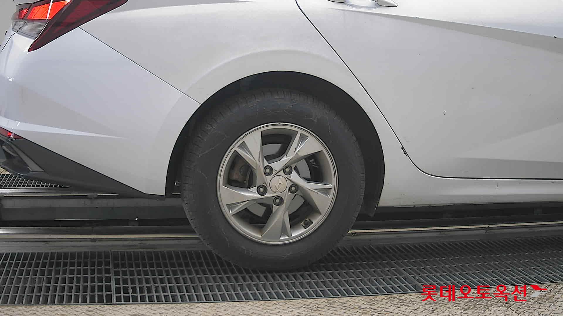 Hyundai Elantra 2021 - Image 28