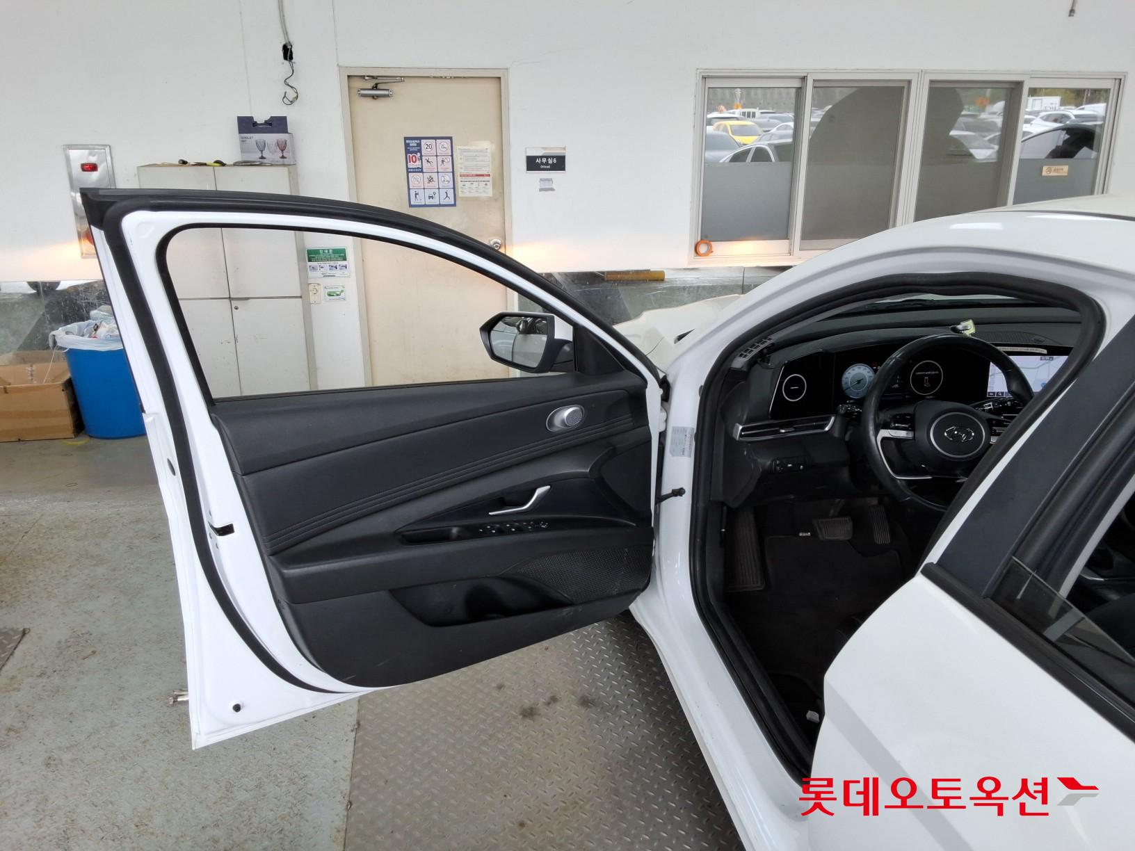 Hyundai Elantra 2021 - Image 36