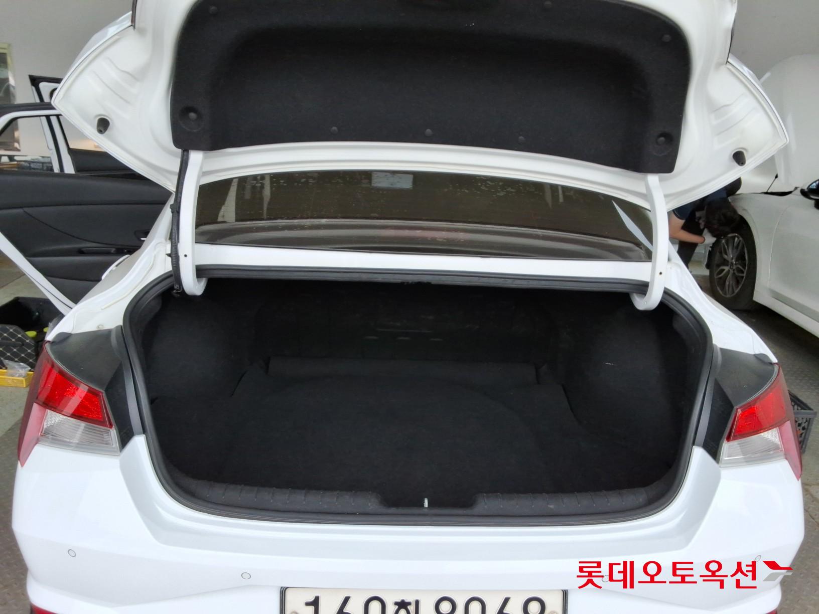 Hyundai Elantra 2021 - Image 9