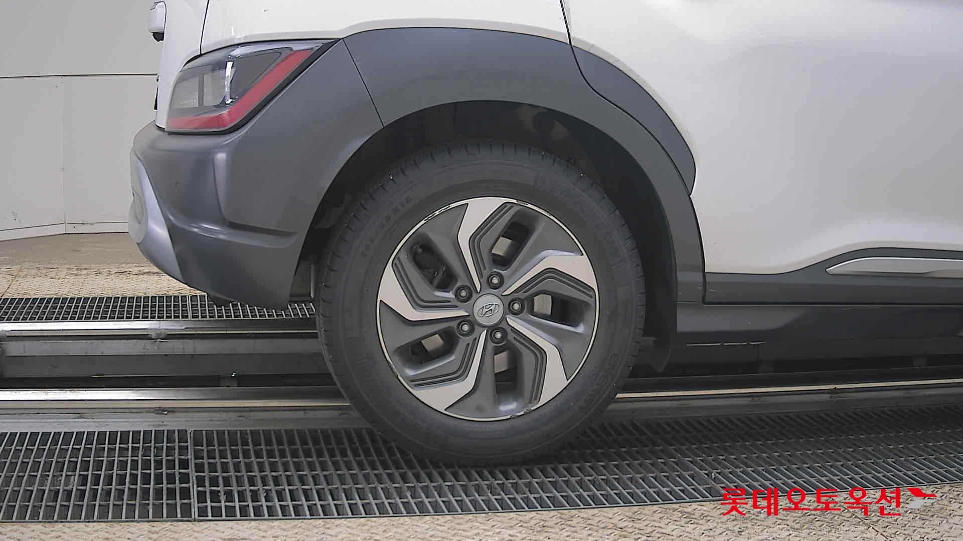 Hyundai Kona 2022 - Image 28