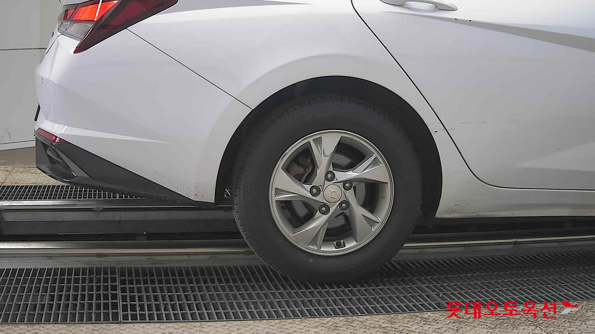 Hyundai Elantra 2021 - Image 28