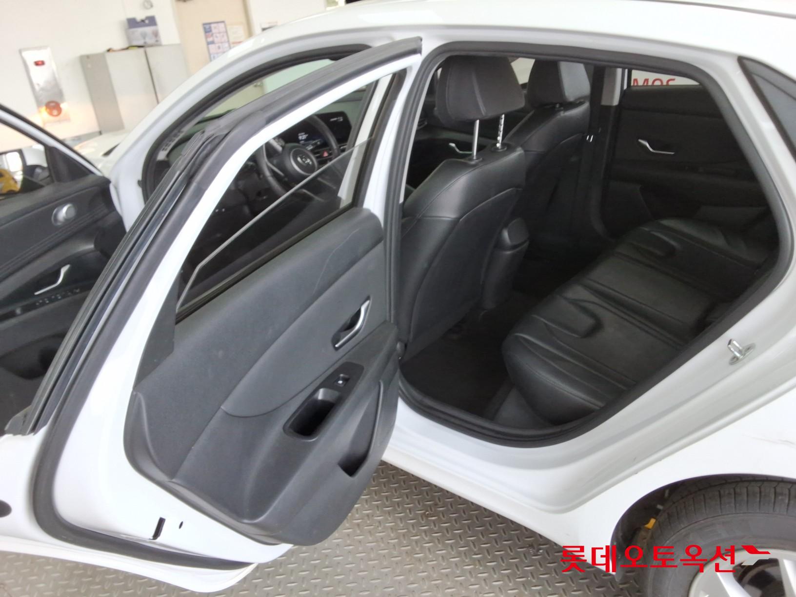 Hyundai Elantra 2021 - Image 38