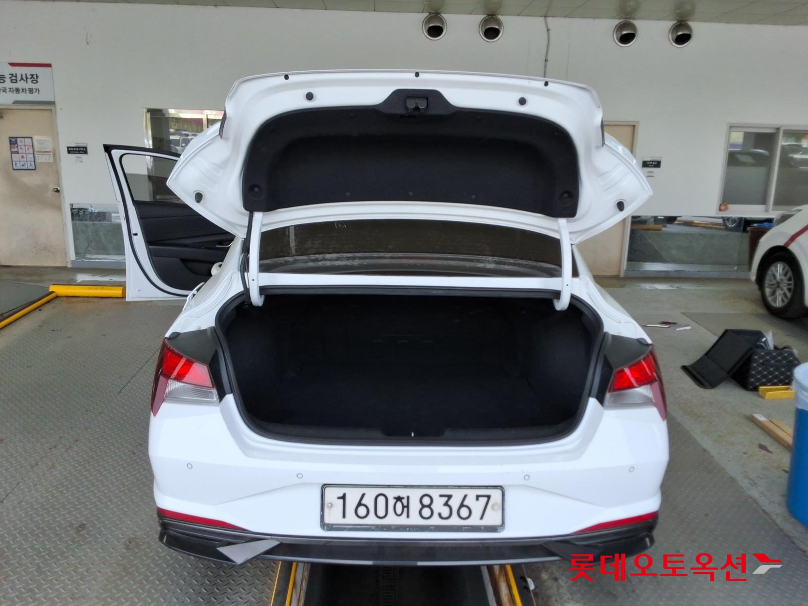 Hyundai Elantra 2021 - Image 9