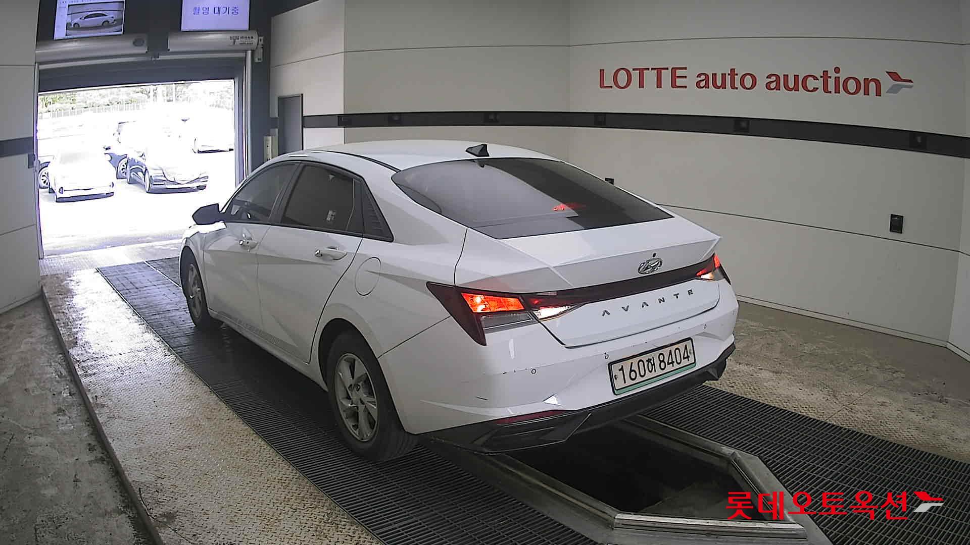Hyundai Elantra 2021 - Image 4