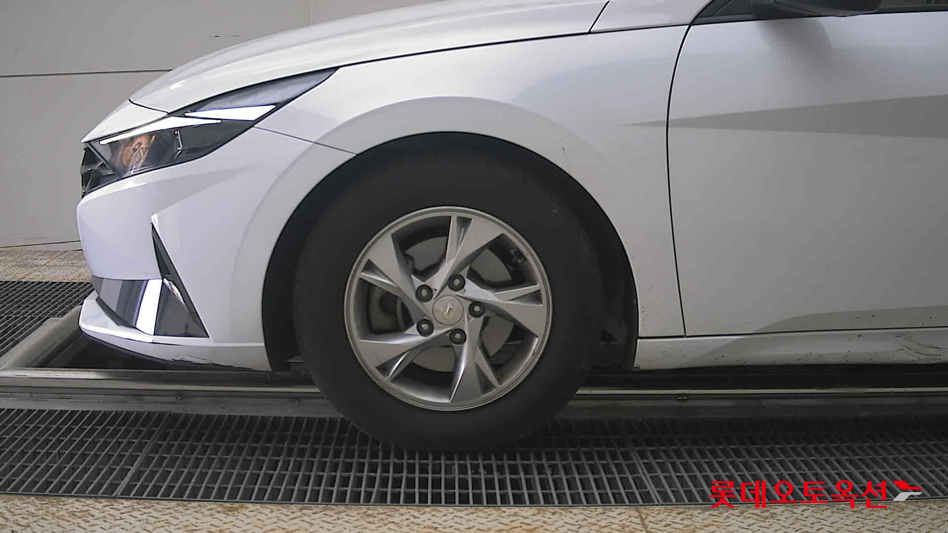 Hyundai Elantra 2021 - Image 25