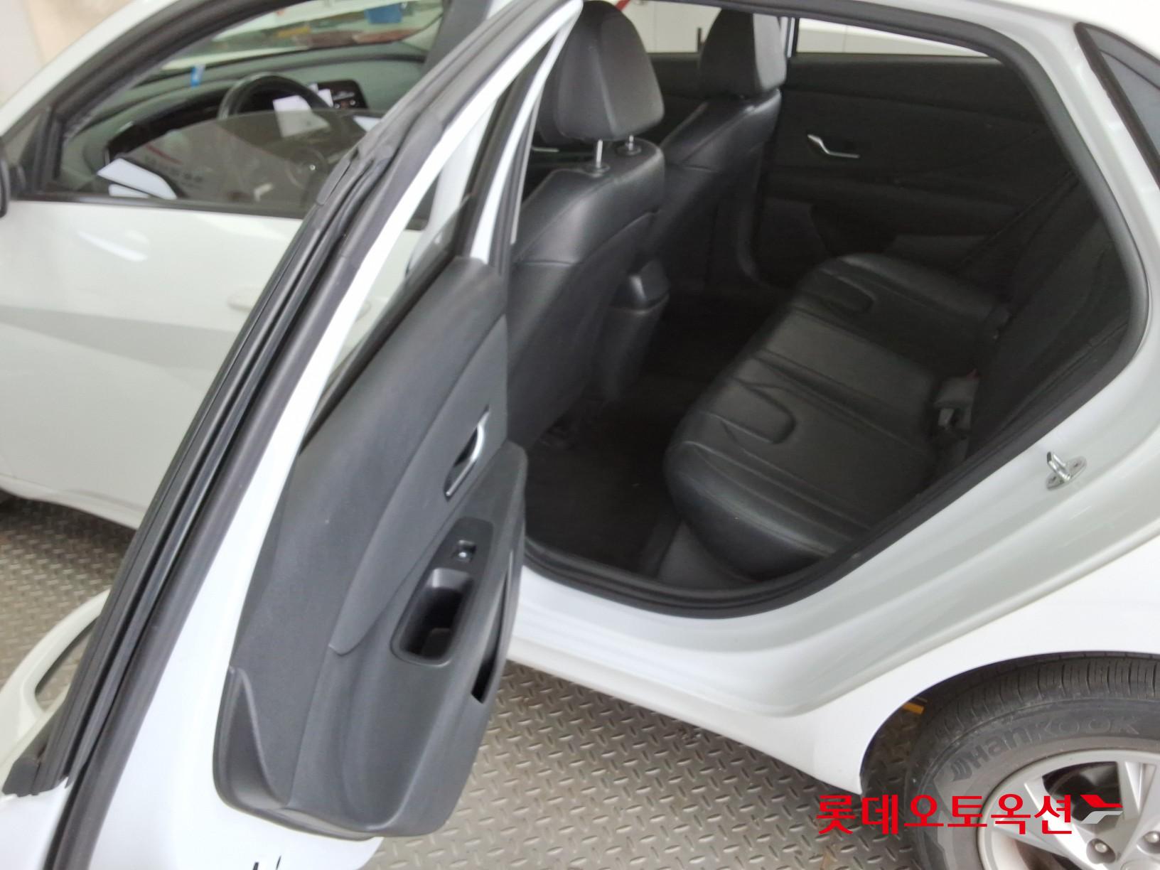 Hyundai Elantra 2021 - Image 38