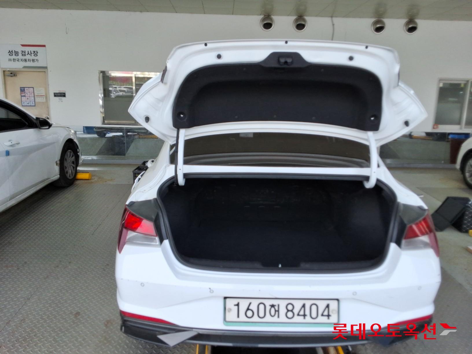 Hyundai Elantra 2021 - Image 9