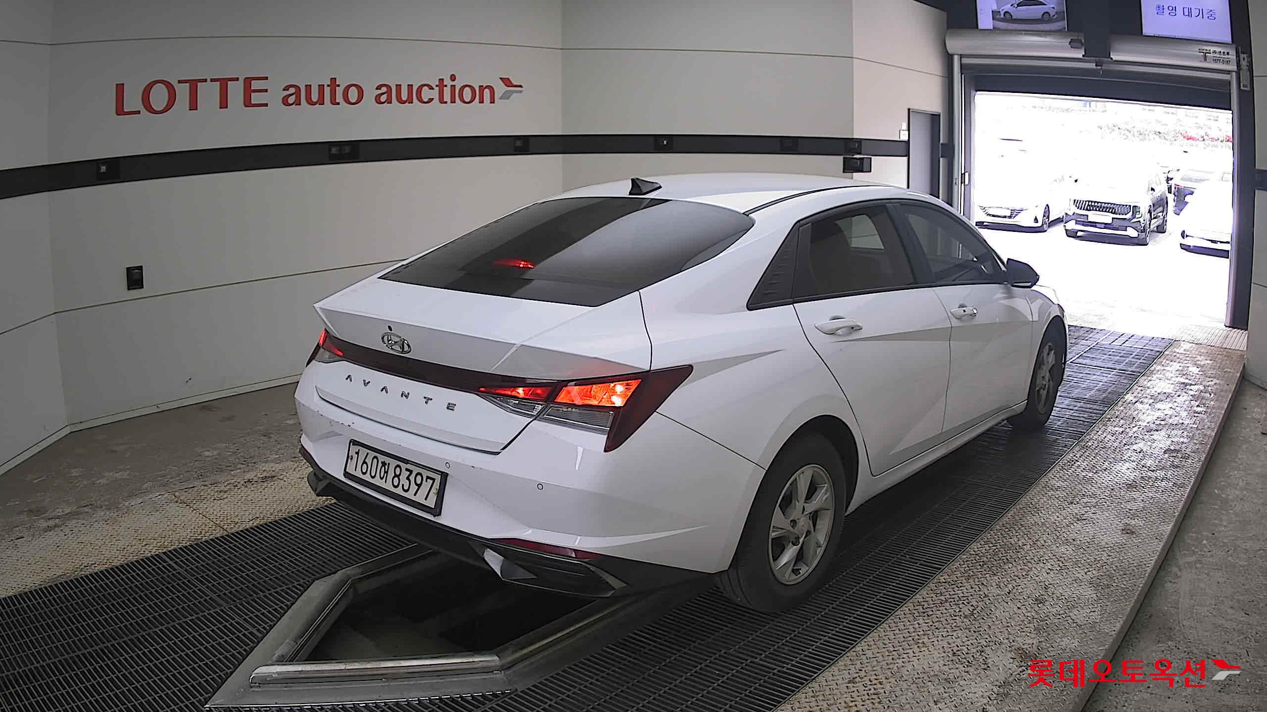 Hyundai Elantra 2021 - Image 5