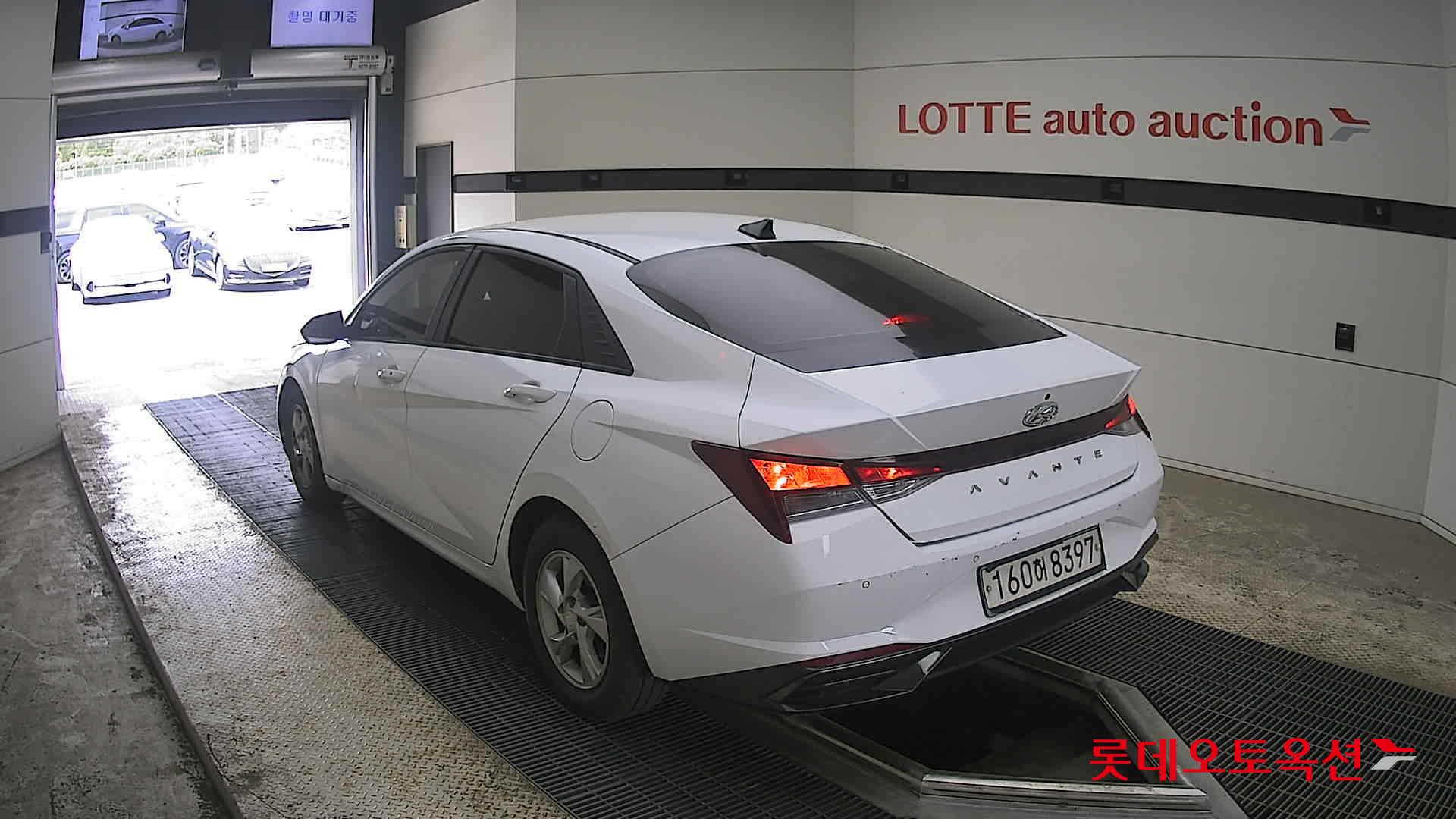 Hyundai Elantra 2021 - Image 4