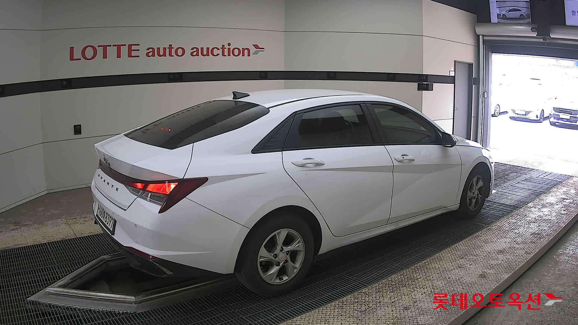 Hyundai Elantra 2021 - Image 19