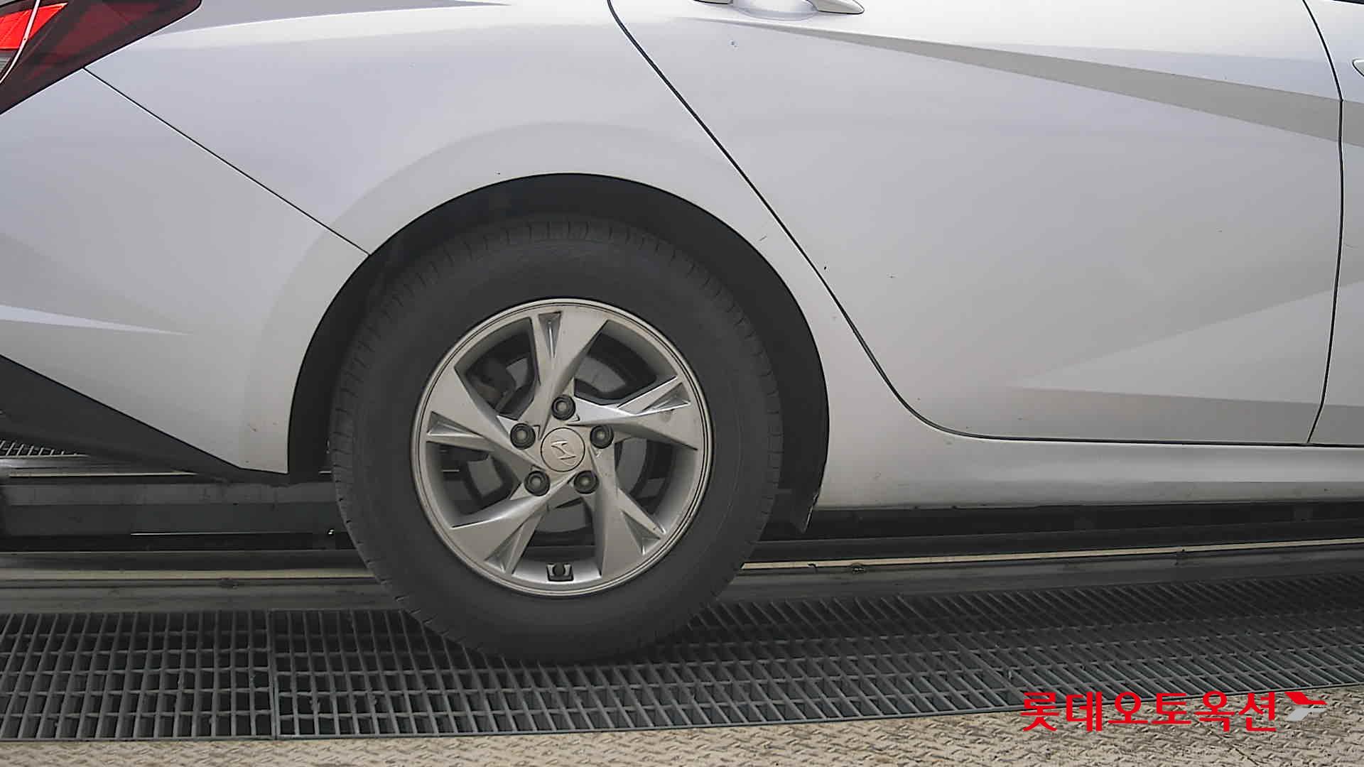 Hyundai Elantra 2021 - Image 28