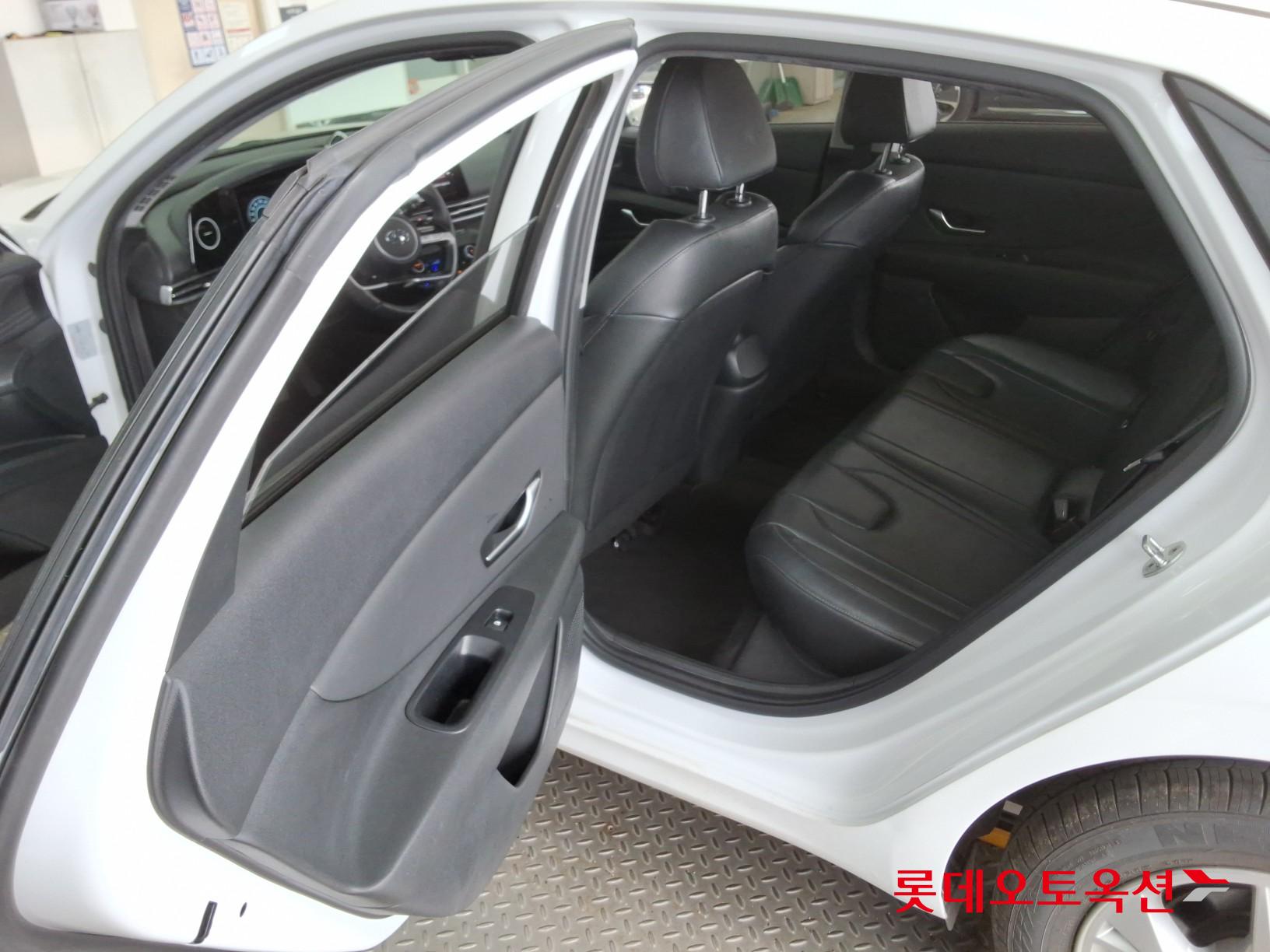 Hyundai Elantra 2021 - Image 38