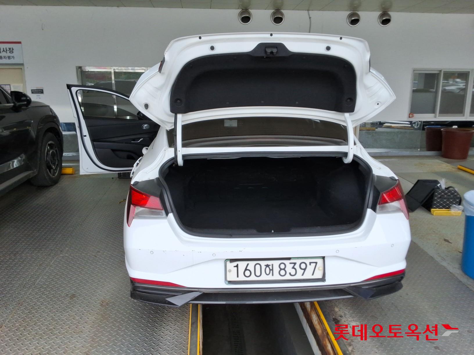 Hyundai Elantra 2021 - Image 9