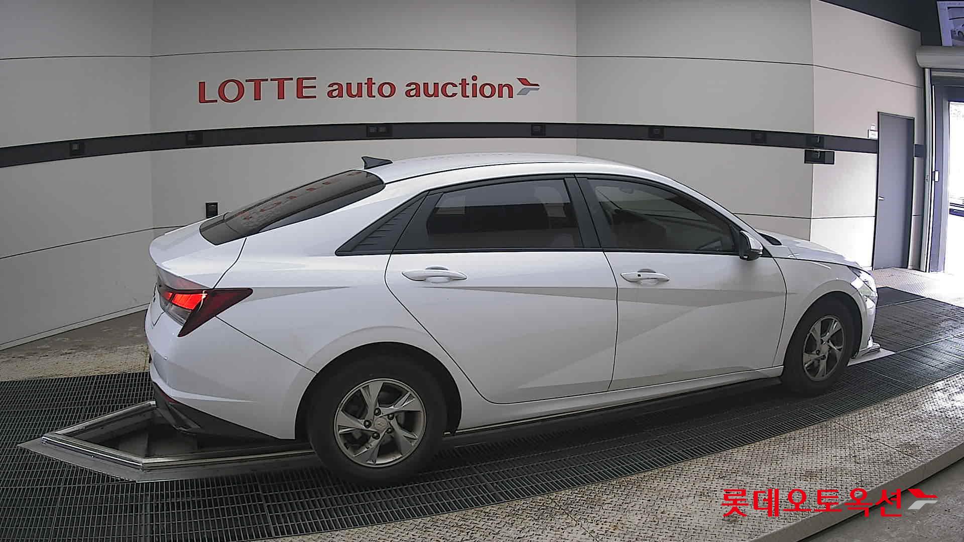 Hyundai Elantra 2021 - Image 20