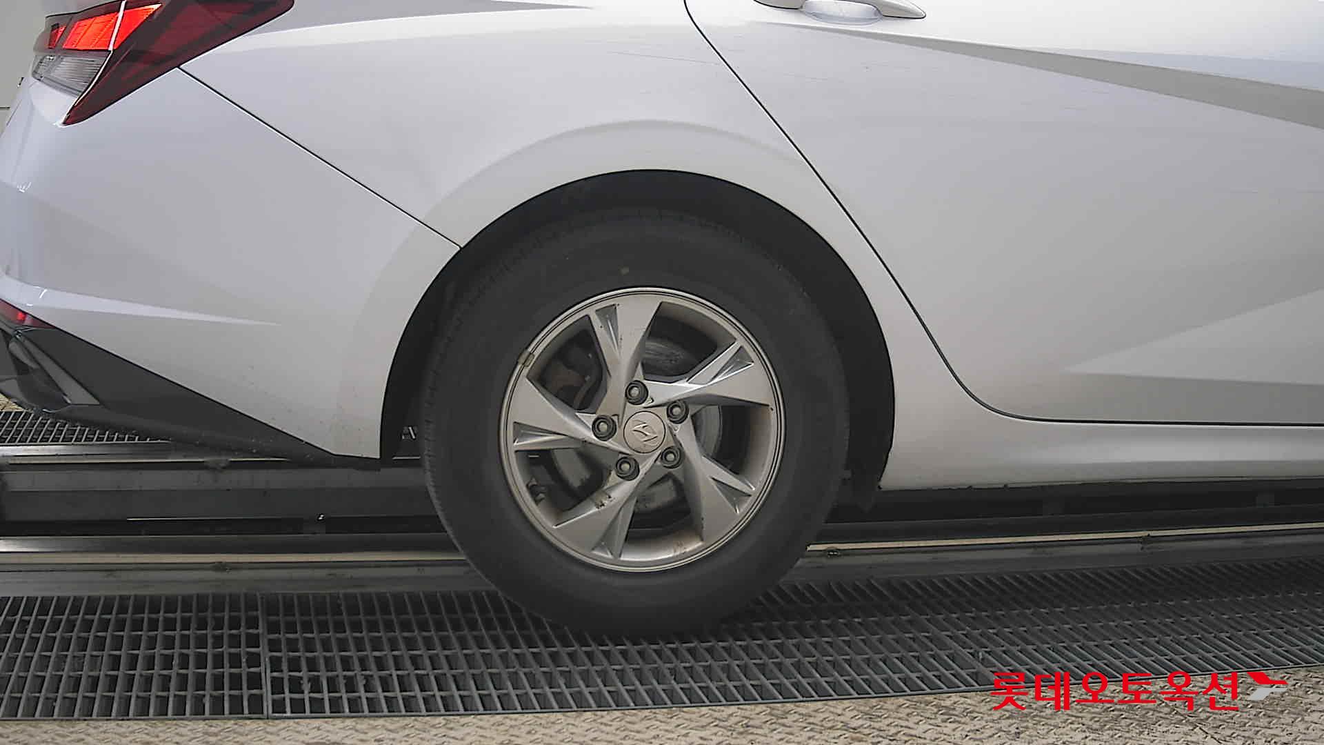 Hyundai Elantra 2021 - Image 28