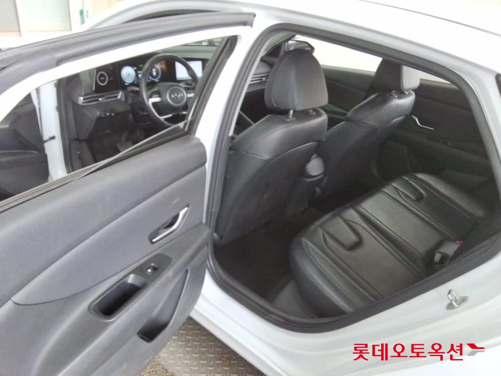 Hyundai Elantra 2021 - Image 37