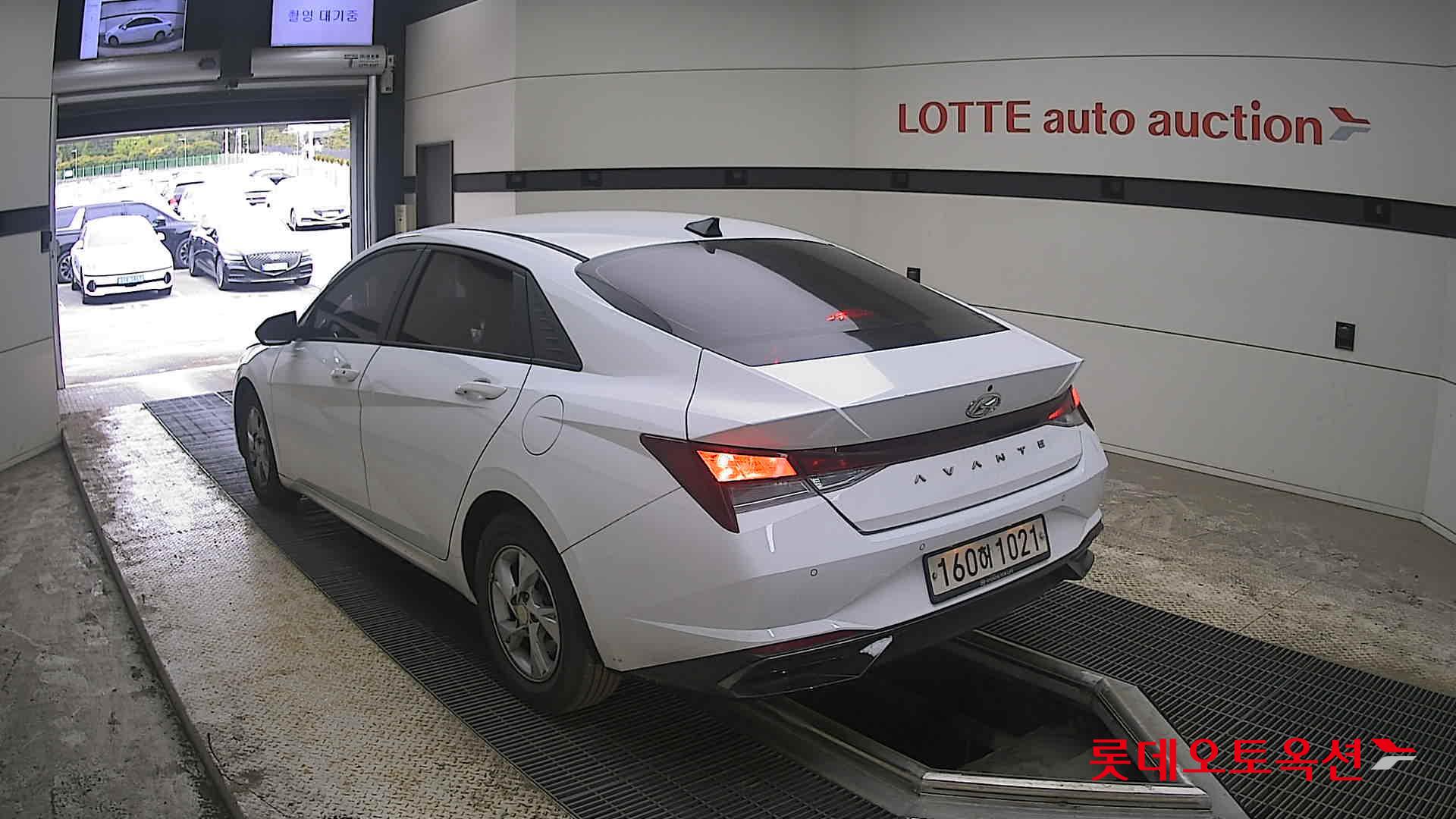Hyundai Elantra 2021 - Image 4