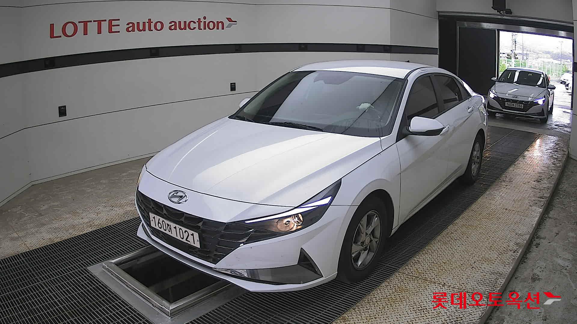 Hyundai Elantra 2021 - Image 3