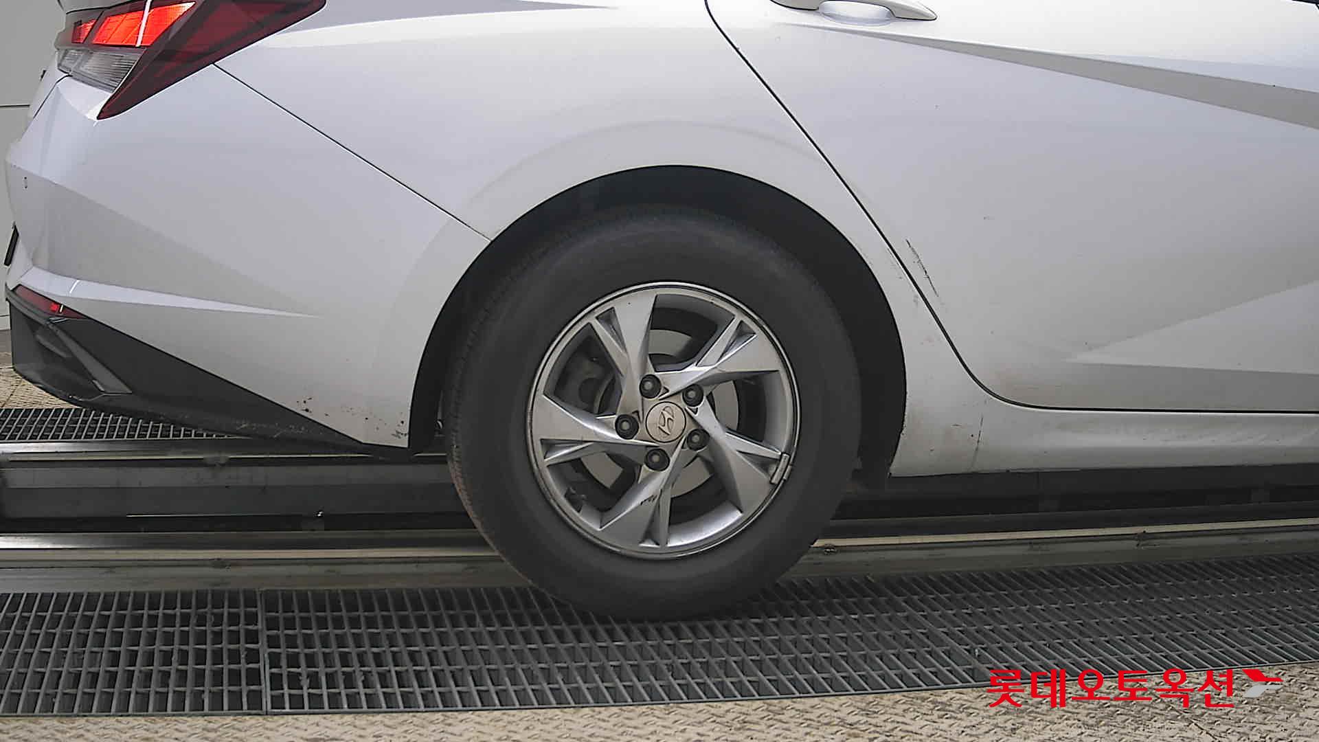 Hyundai Elantra 2021 - Image 28