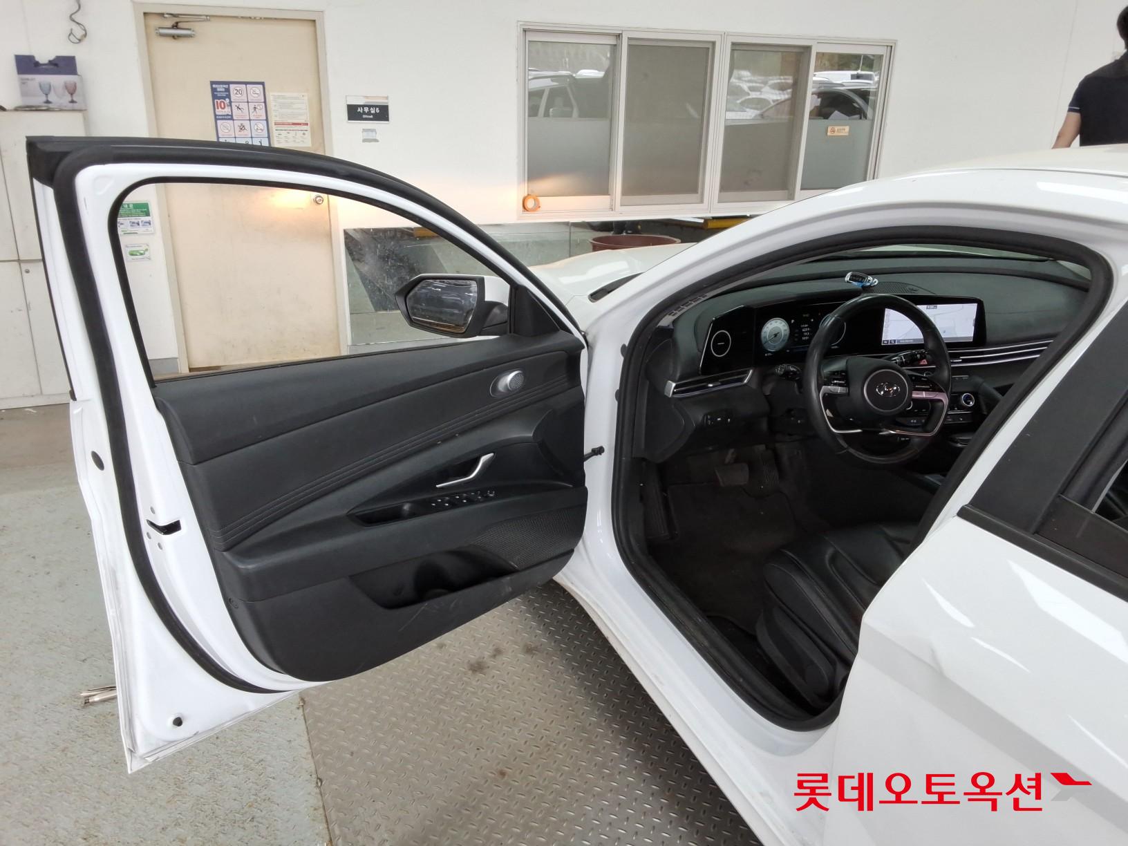 Hyundai Elantra 2021 - Image 36