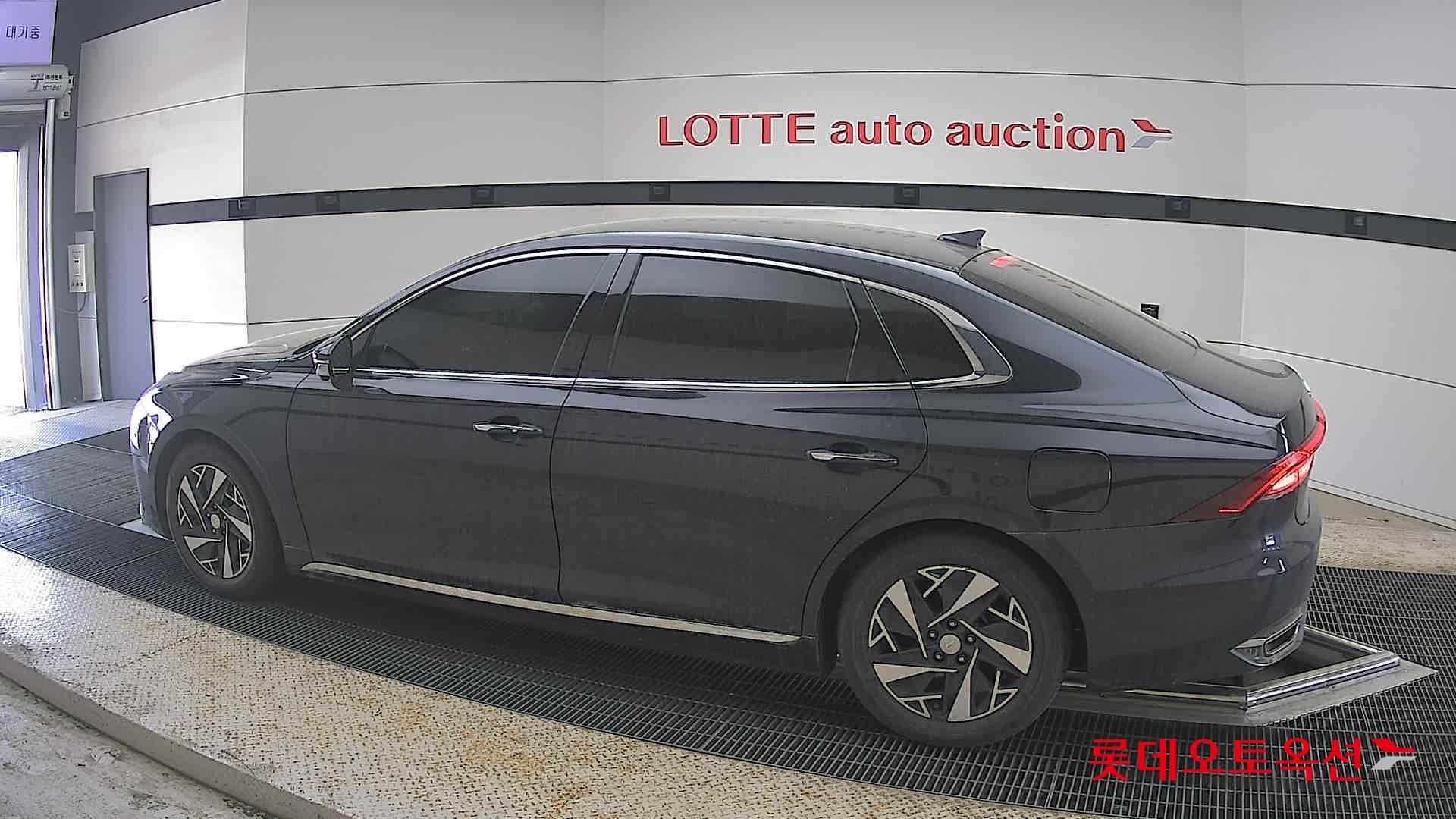 Hyundai Grandeur - 14