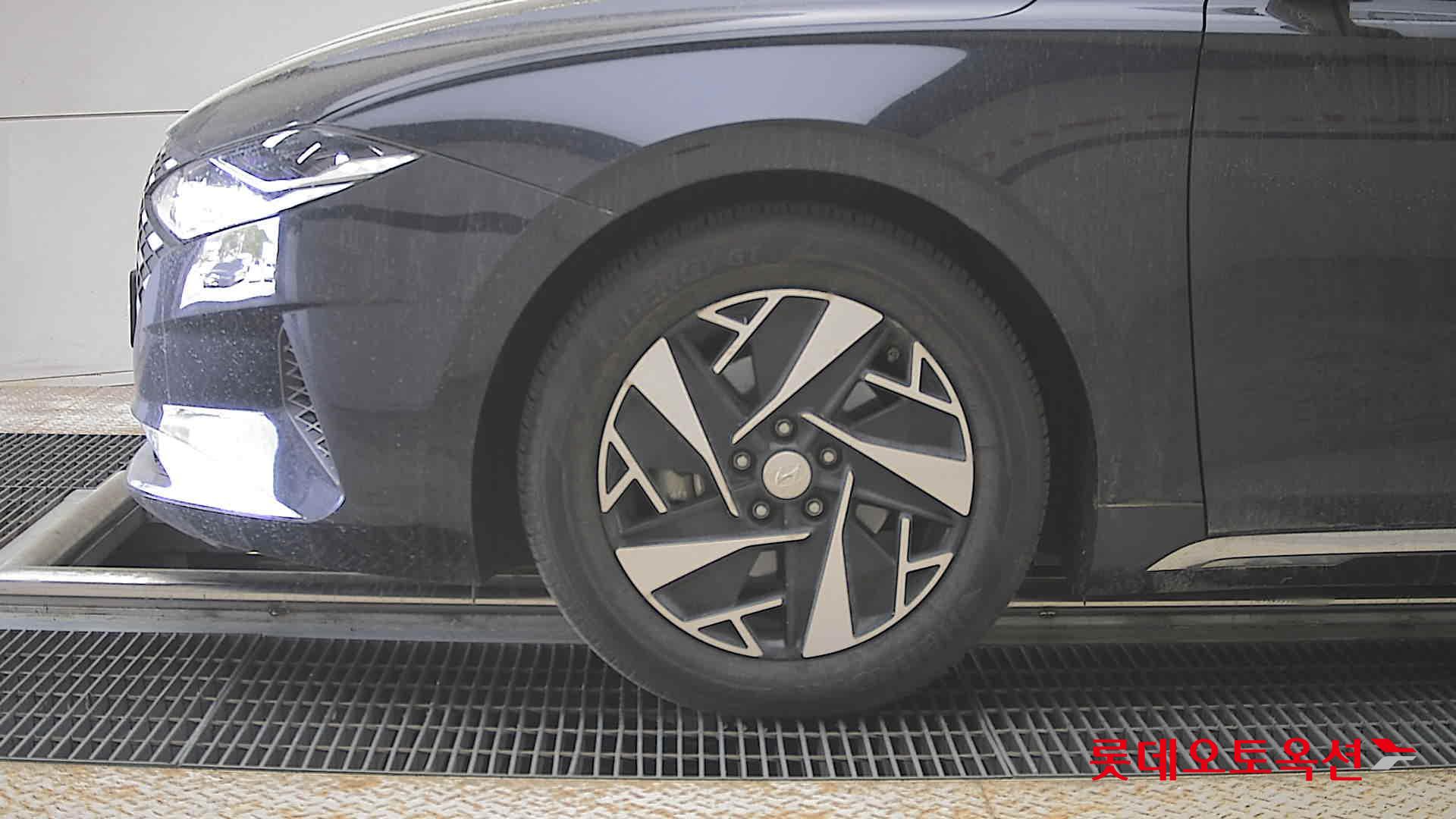 Hyundai Grandeur - 25