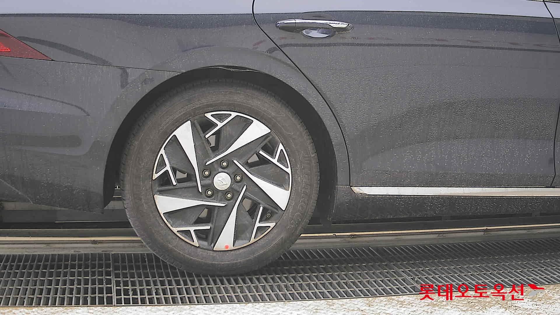 Hyundai Grandeur - 28
