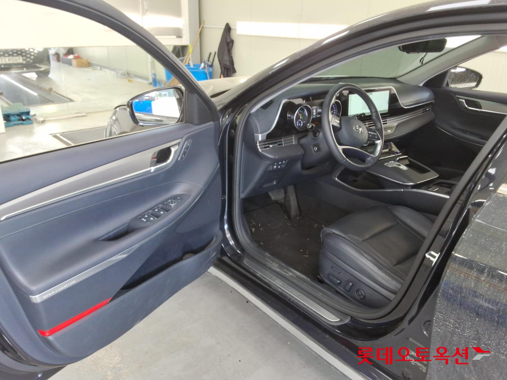 Hyundai Grandeur - 35