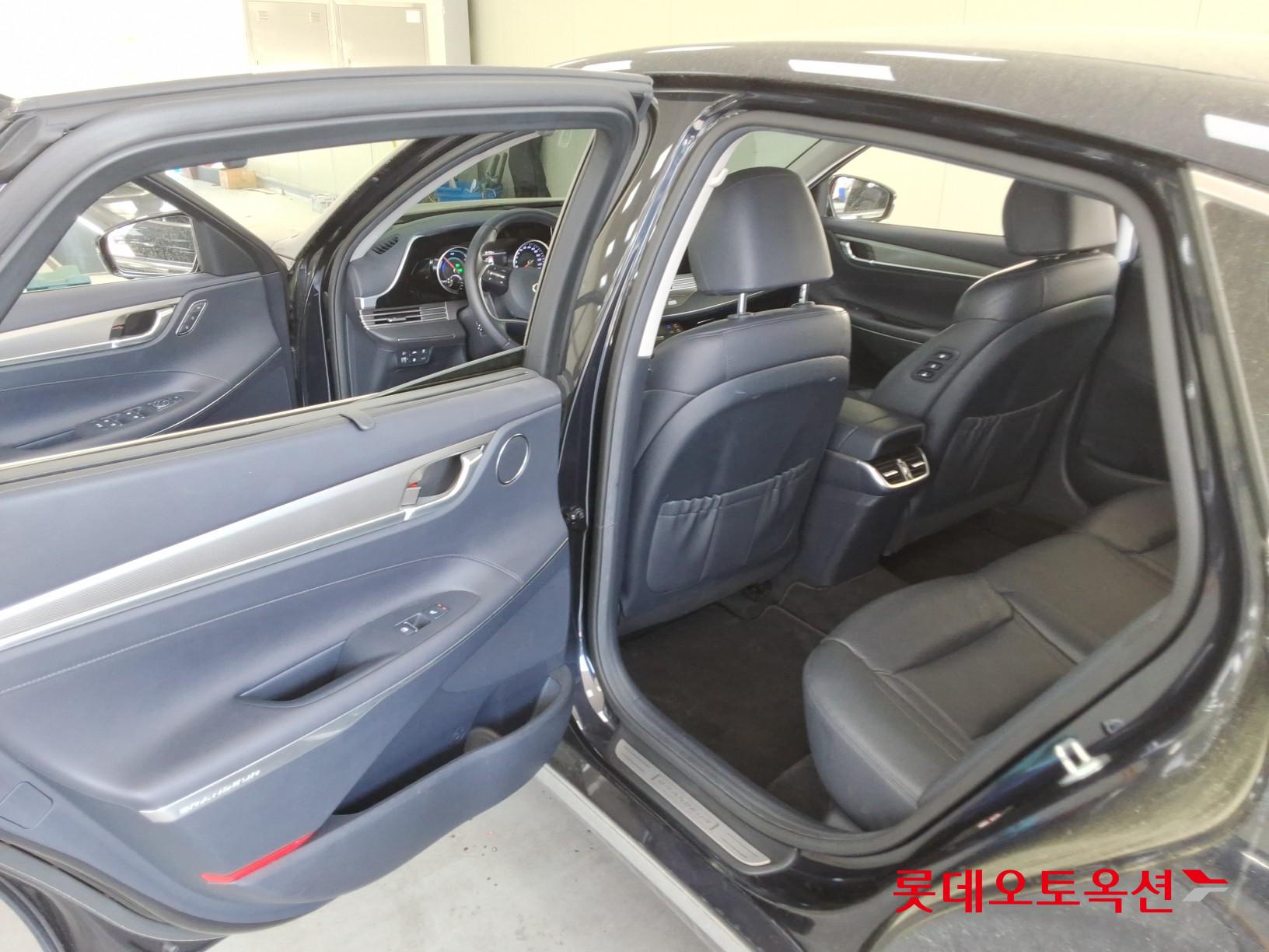 Hyundai Grandeur - 37