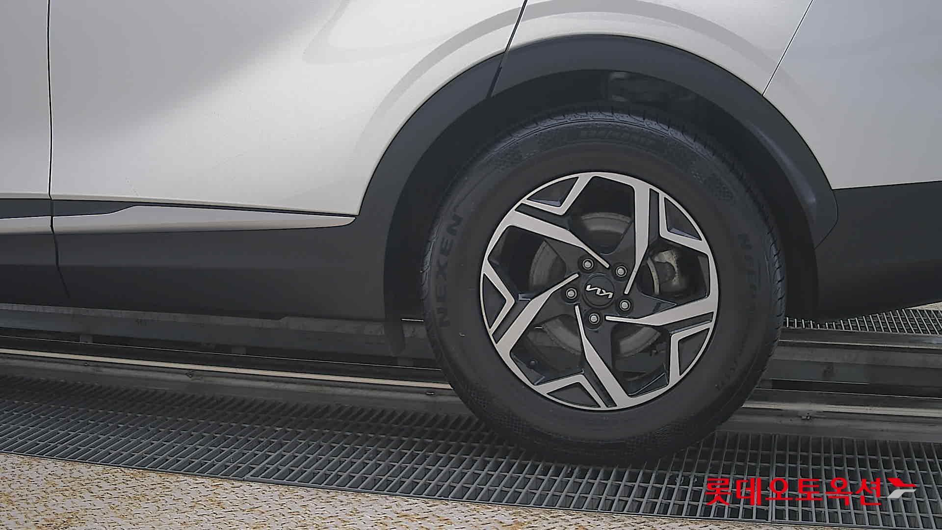 2023 - kia sportage
