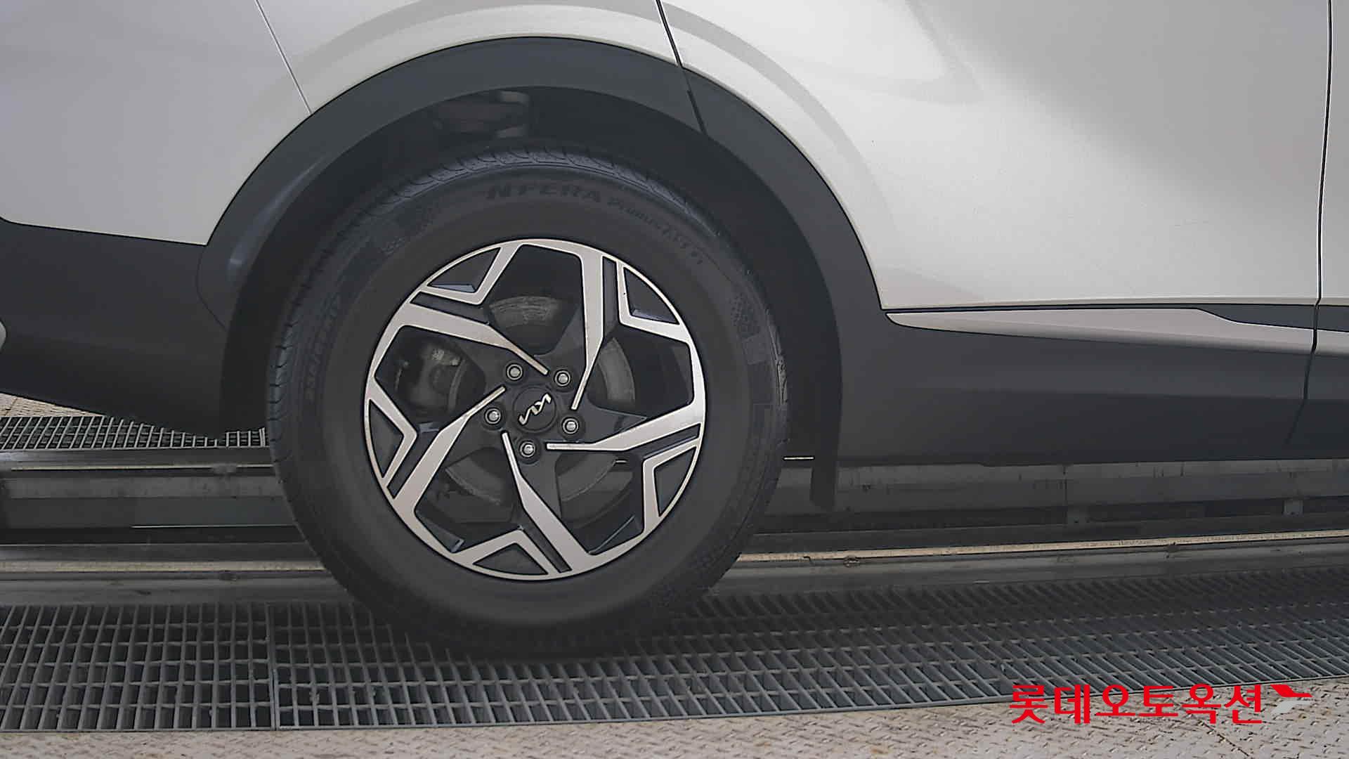 2023 - kia sportage