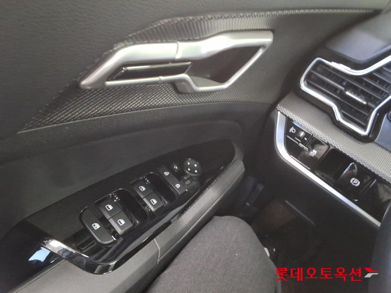 2023 - kia sportage