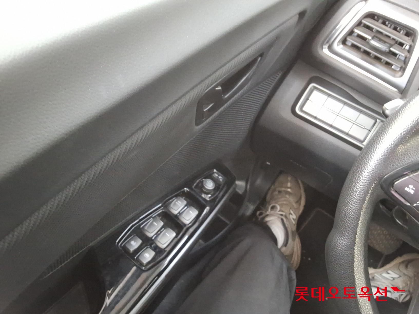 KG Mobility Tivoli 2020 - Image 29