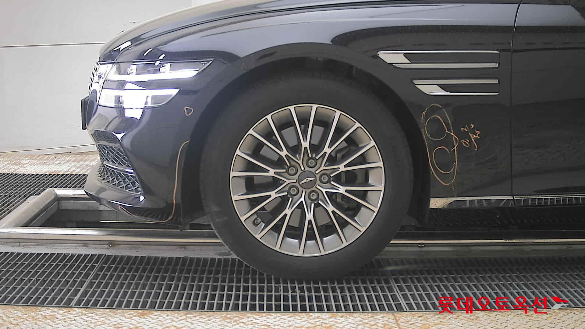 Genesis G80 - 25