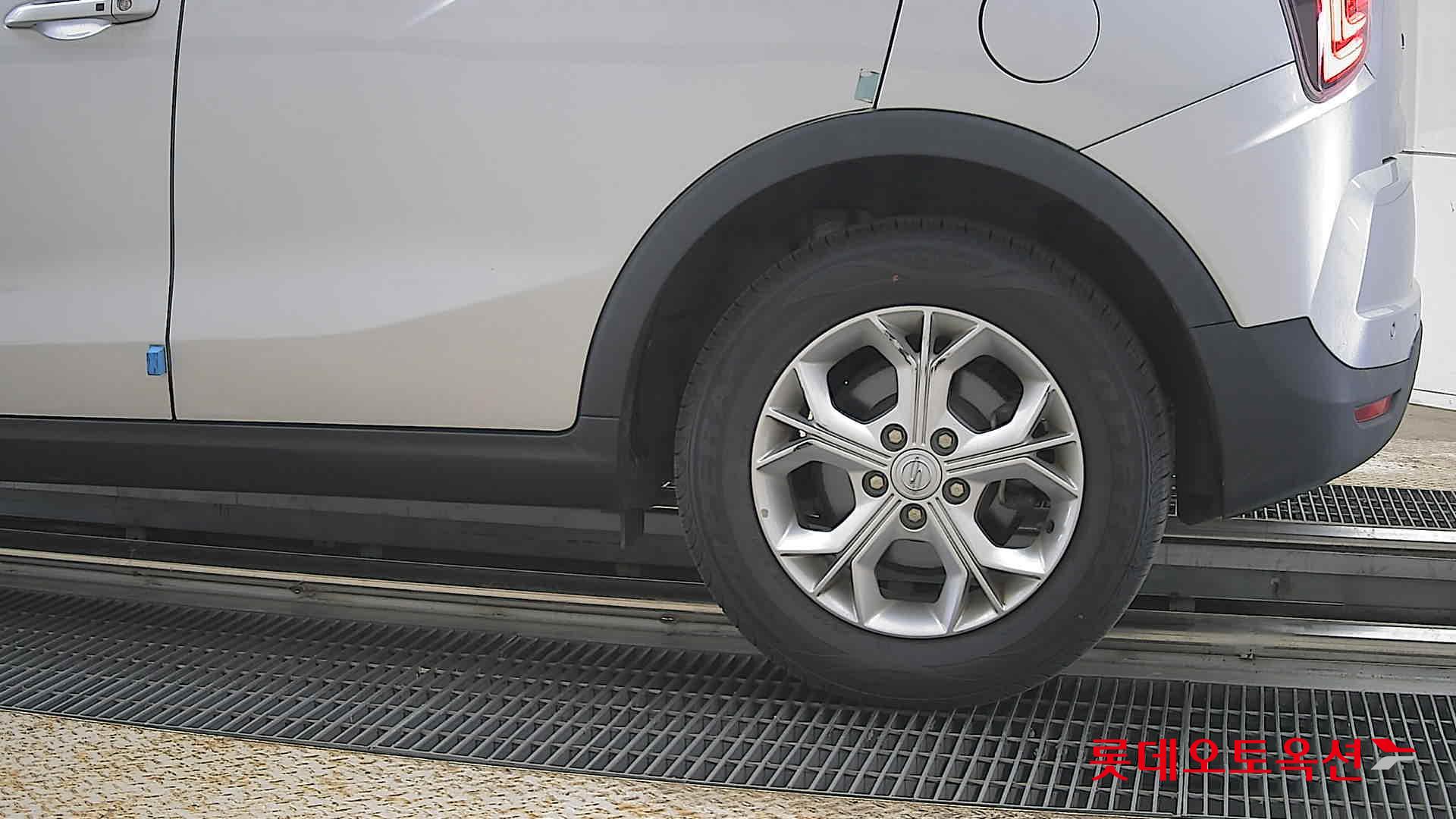 KG Mobility Tivoli - 26