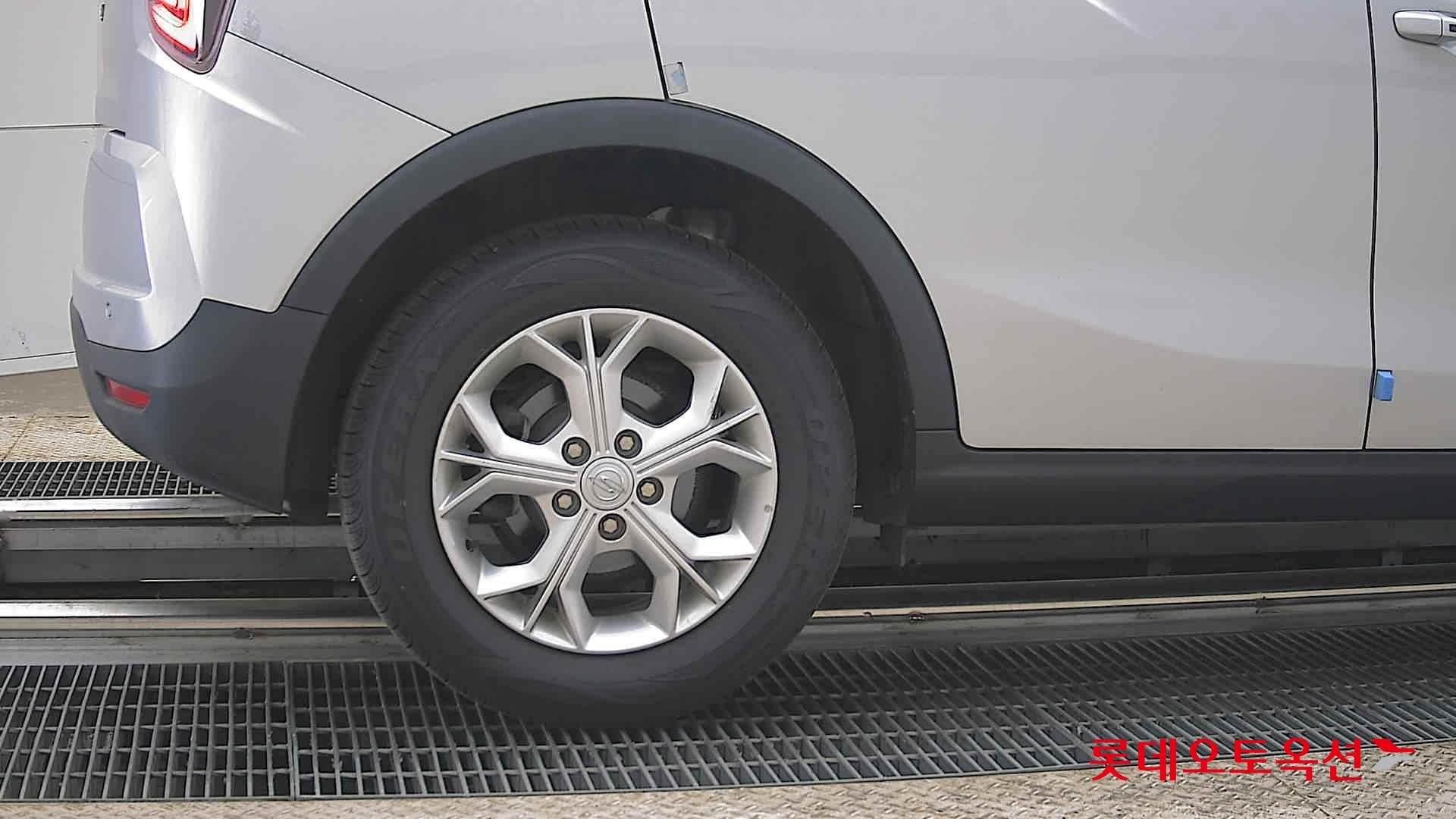 KG Mobility Tivoli - 28