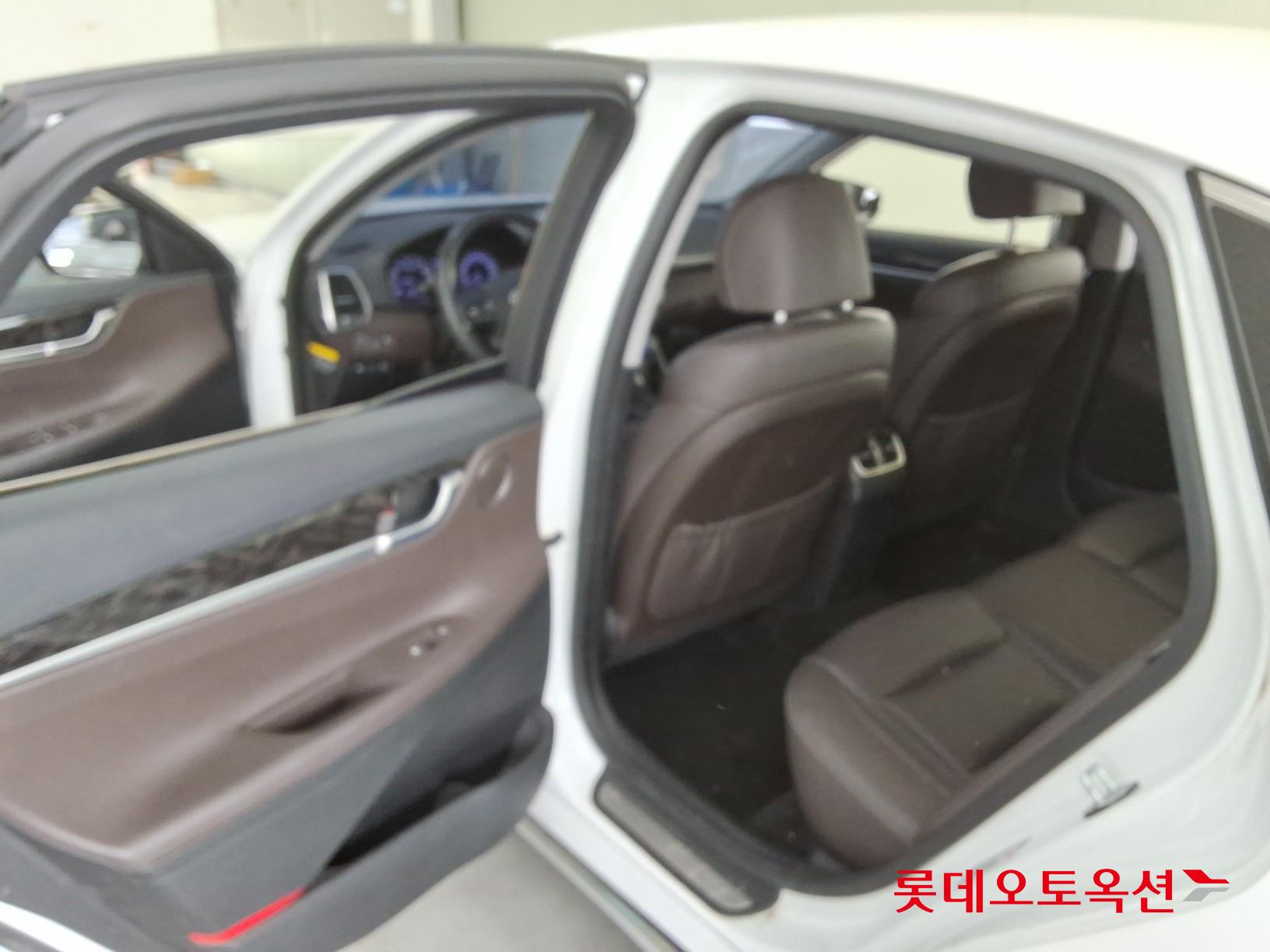 Hyundai Grandeur 2019 - Image 37