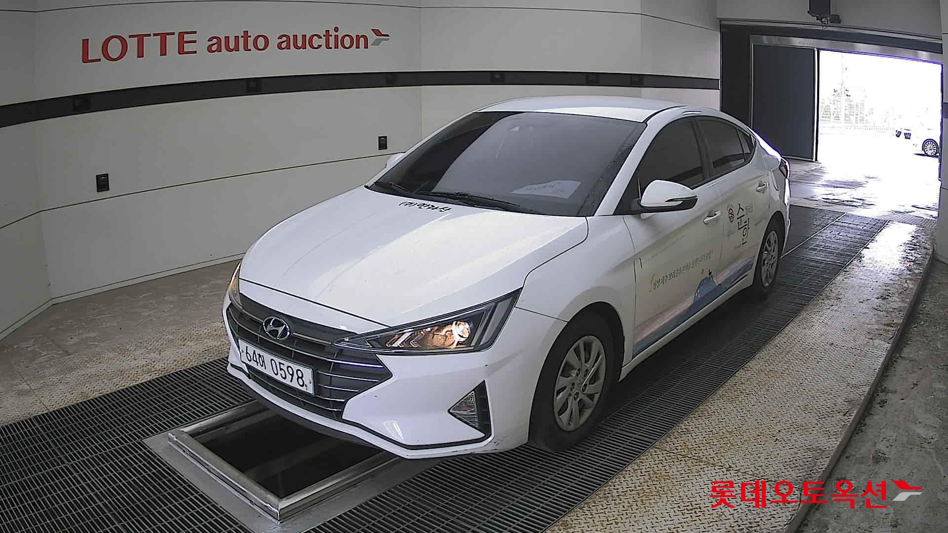 Hyundai Elantra 2020 - Image 3