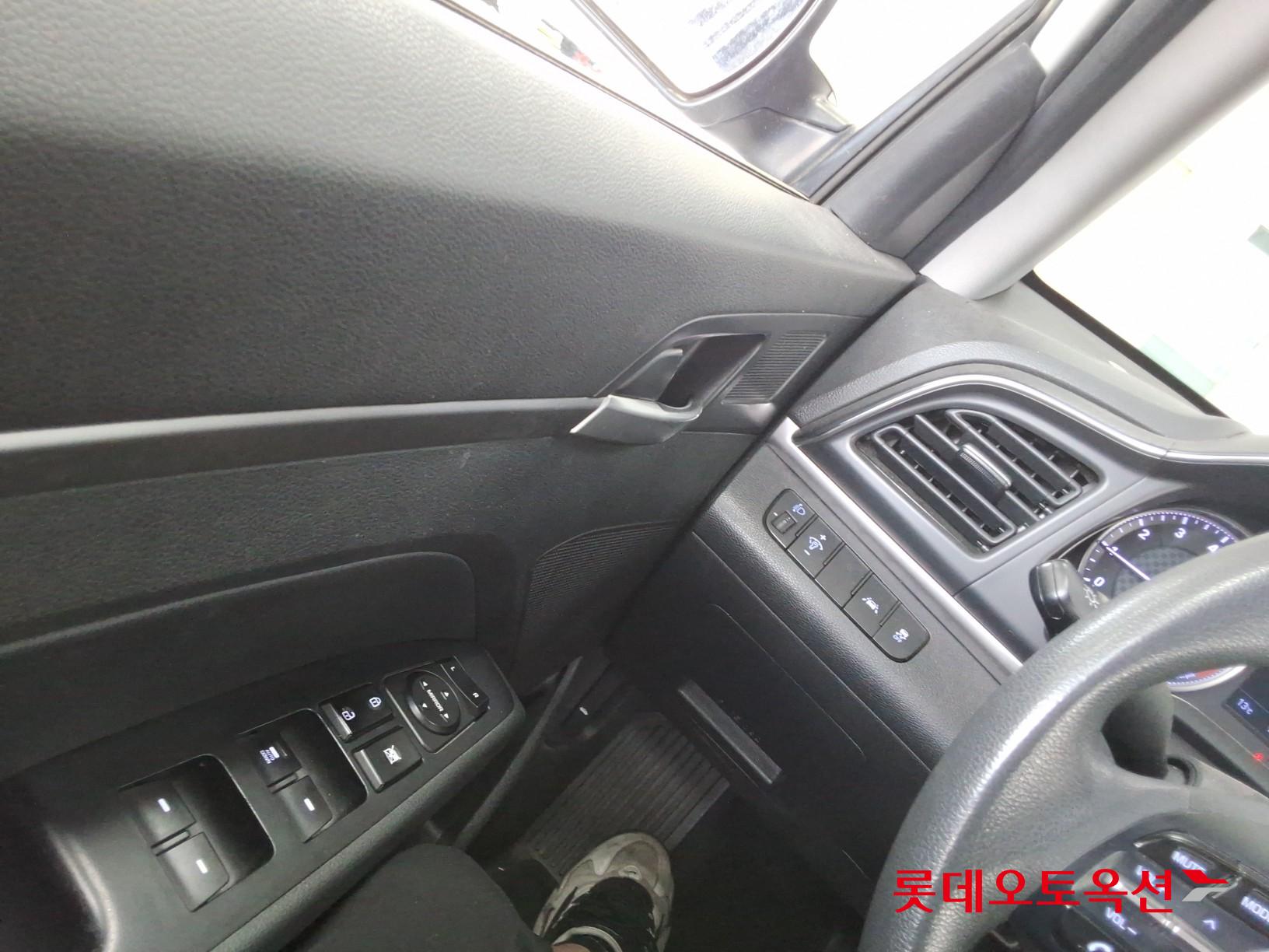 Hyundai Elantra 2020 - Image 29