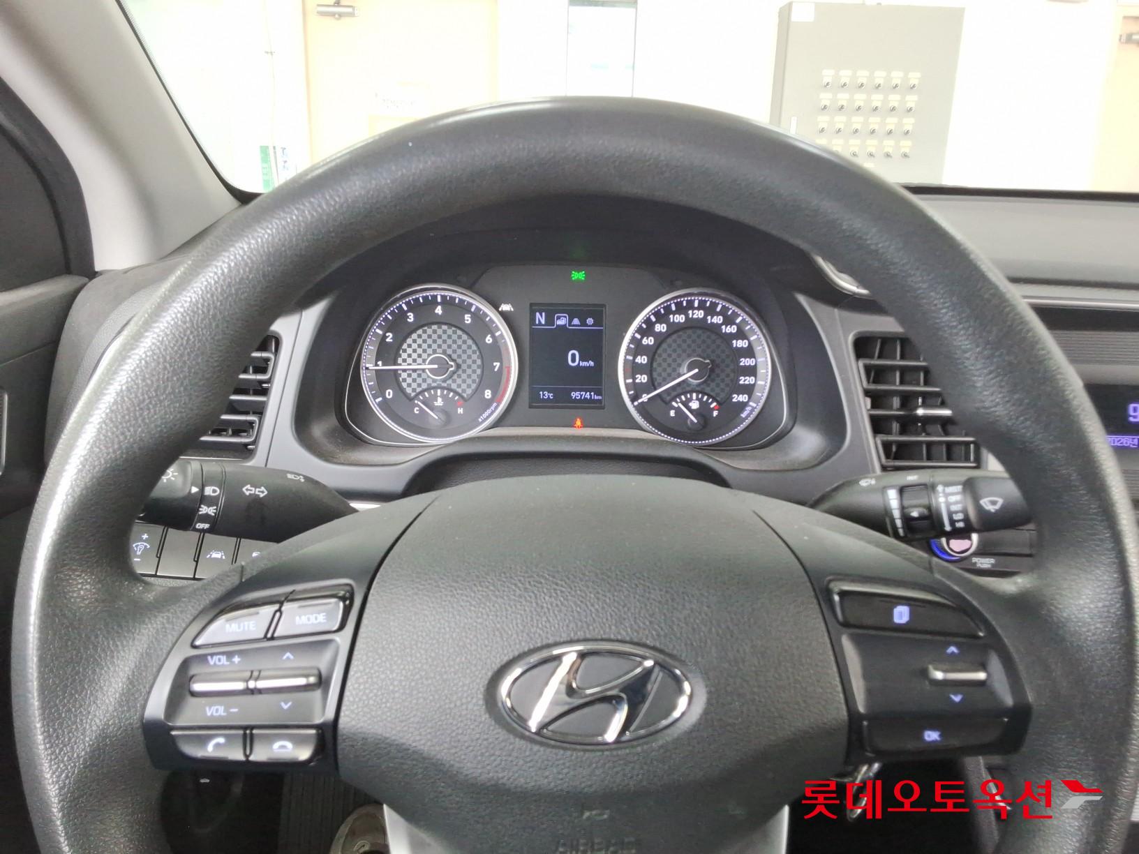 Hyundai Elantra 2020 - Image 30