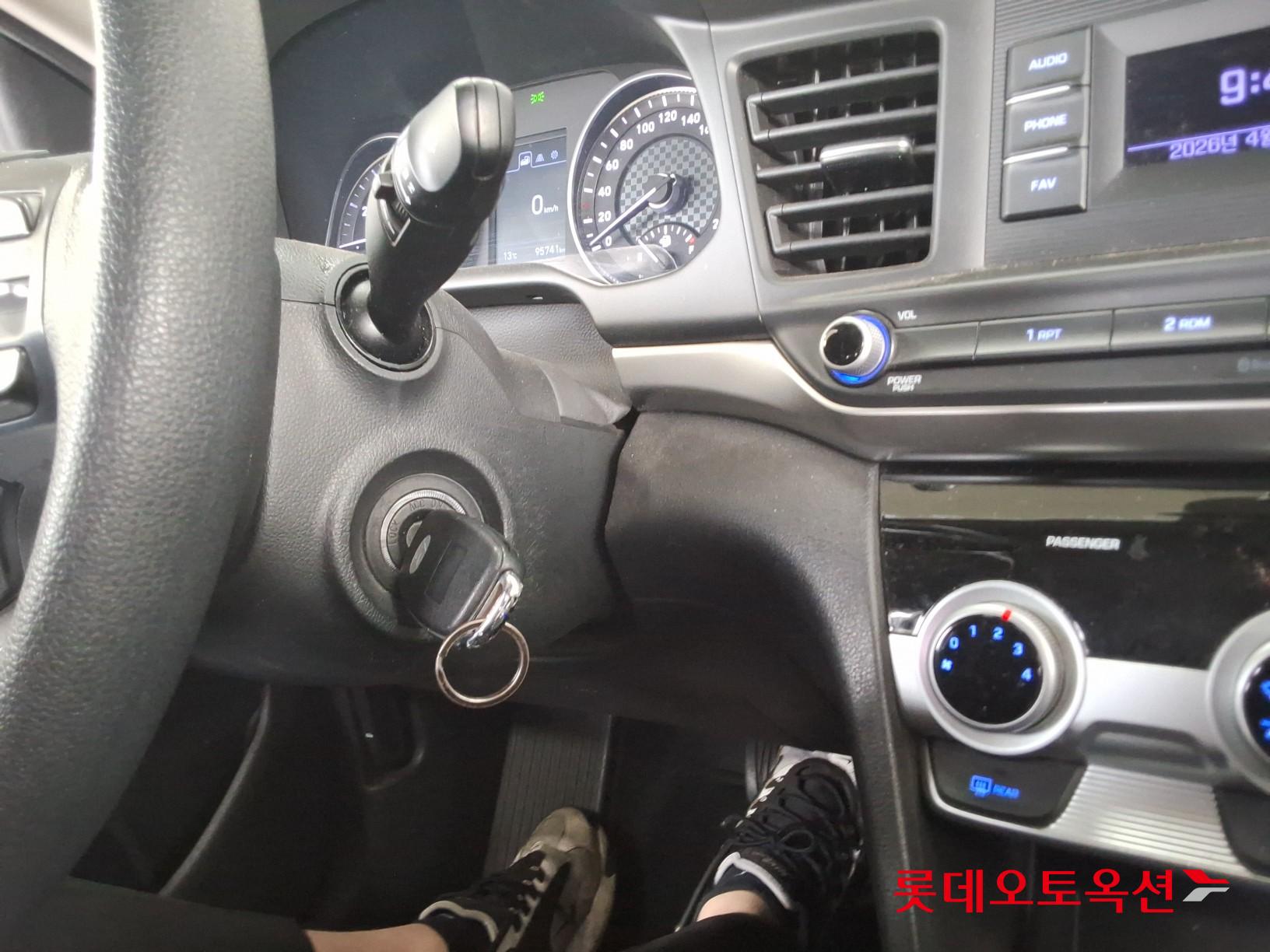 Hyundai Elantra 2020 - Image 35