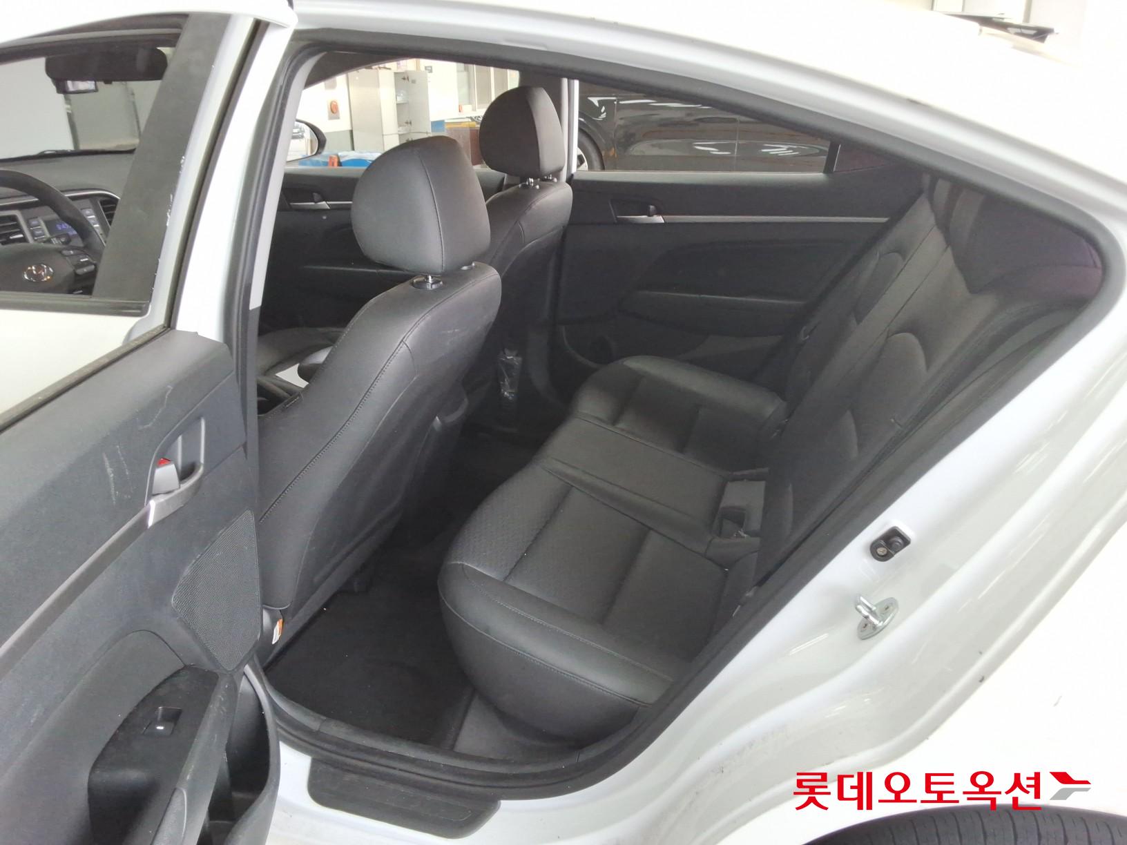 Hyundai Elantra 2020 - Image 38