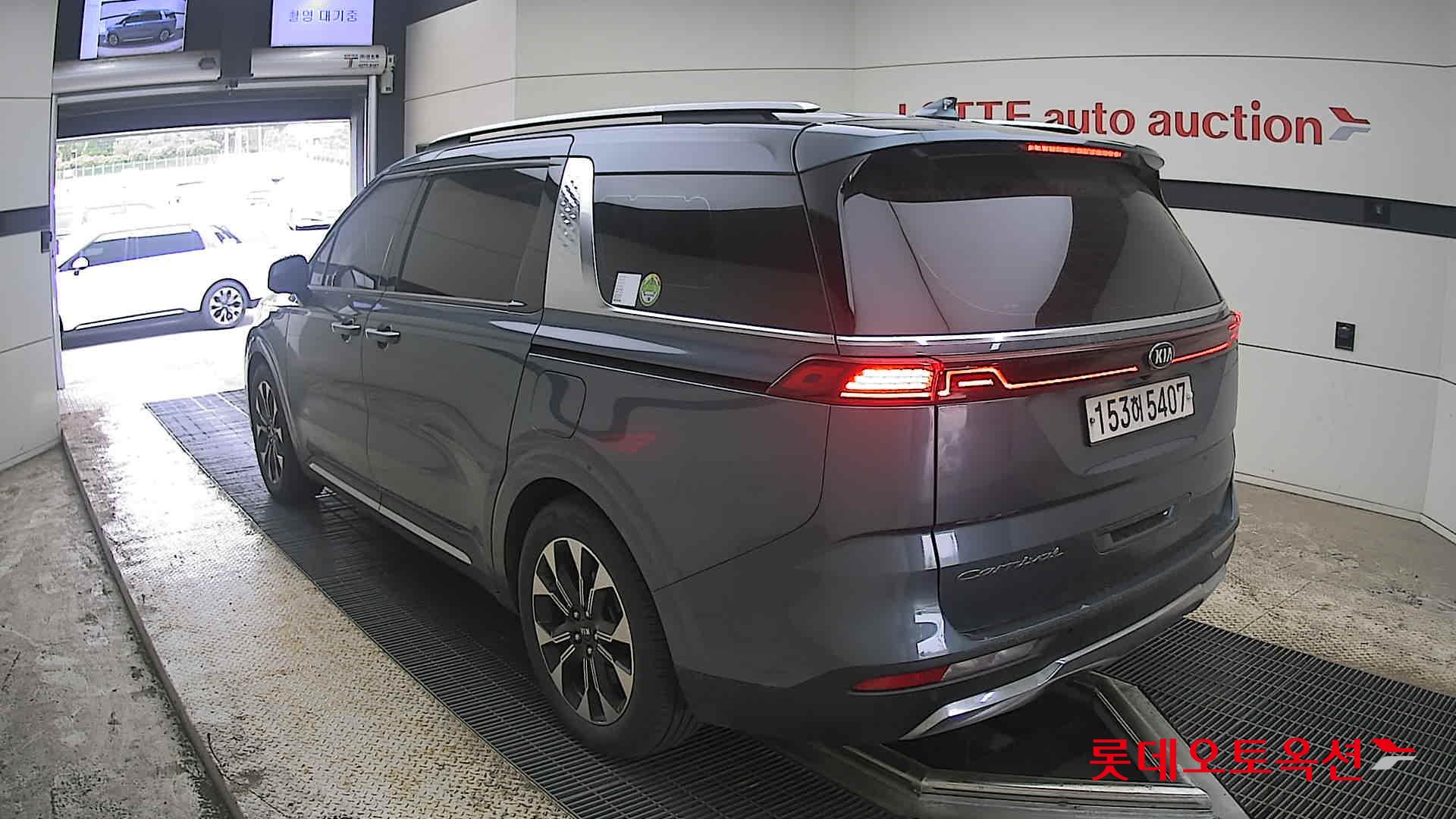 Kia Carnival 2021 - Image 4