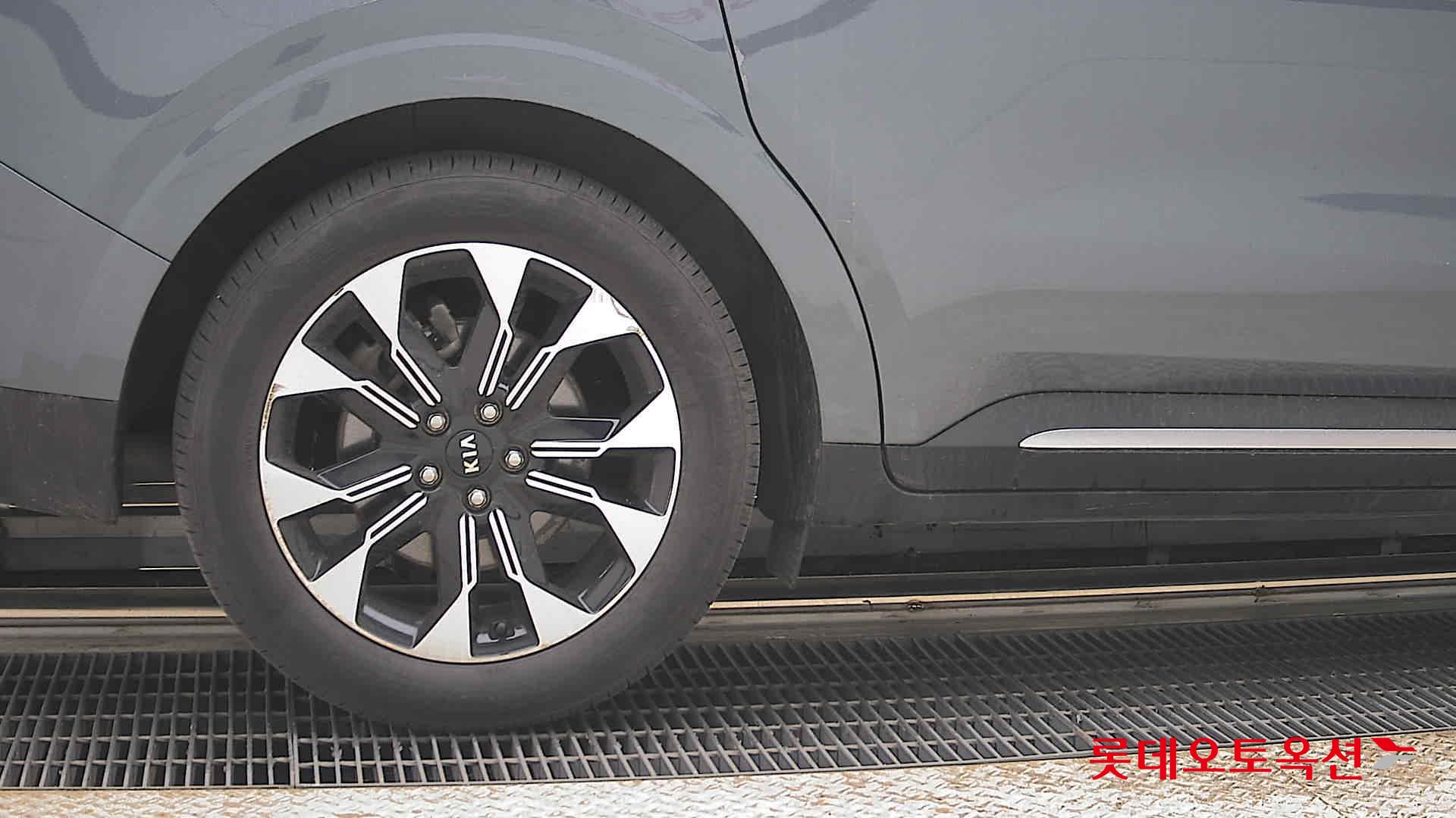 Kia Carnival 2021 - Image 28