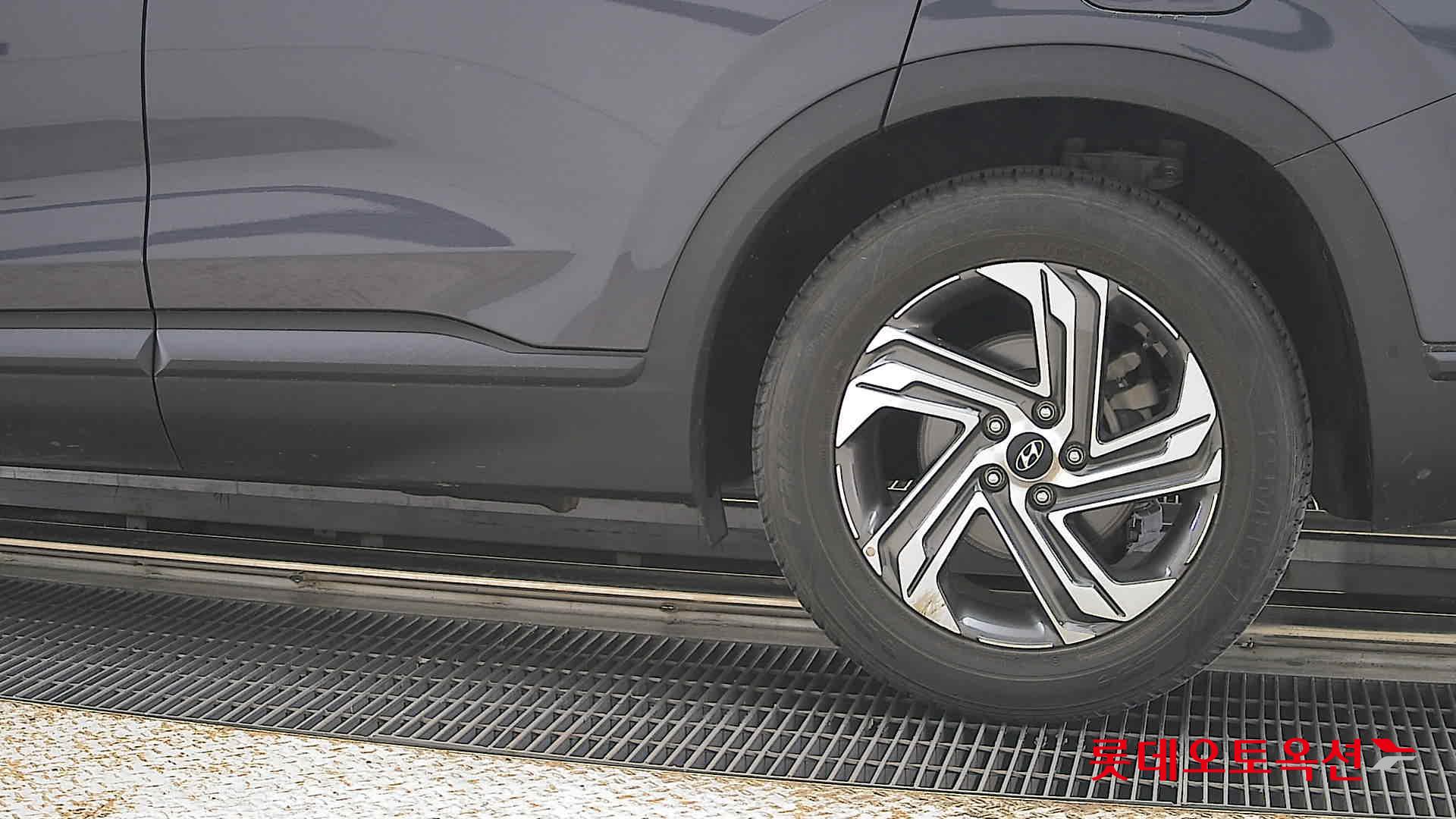 هيونداي سانتافي 2021 - صورة 26